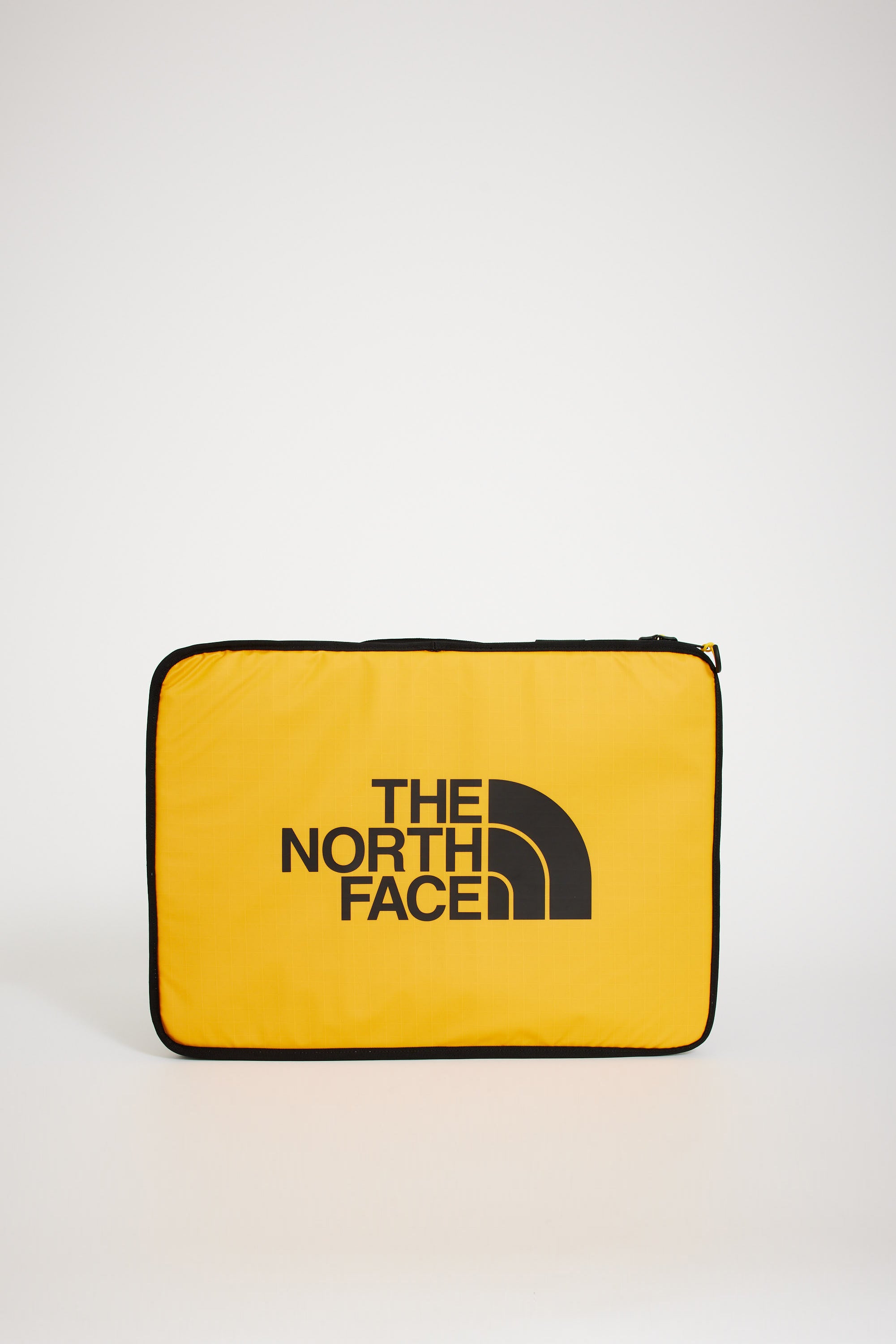 The North Face | Base Camp Gear Box M Summit Gold/TNF Black | Maplestore