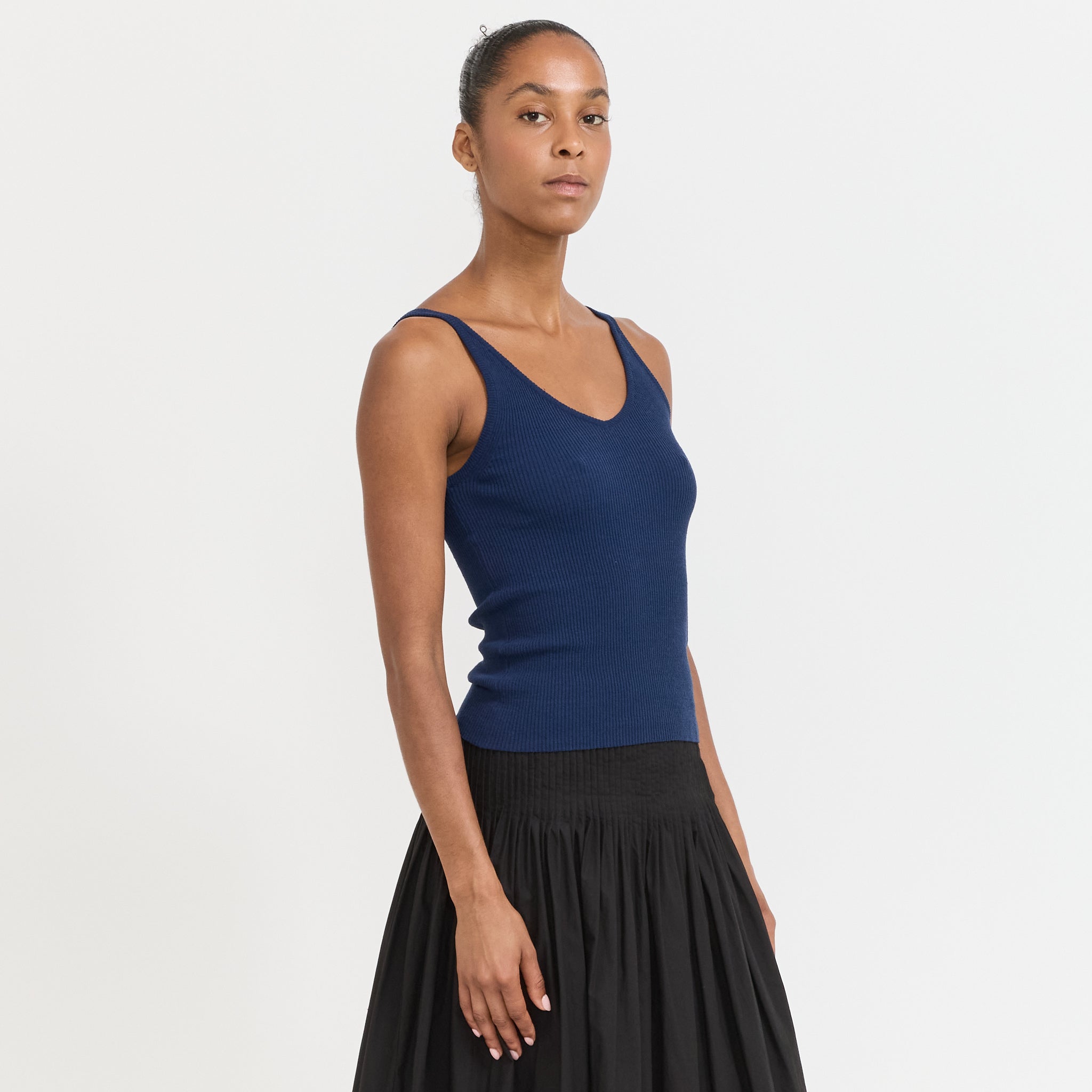 Haze V-Neck Sleeveless Knit Top Navy