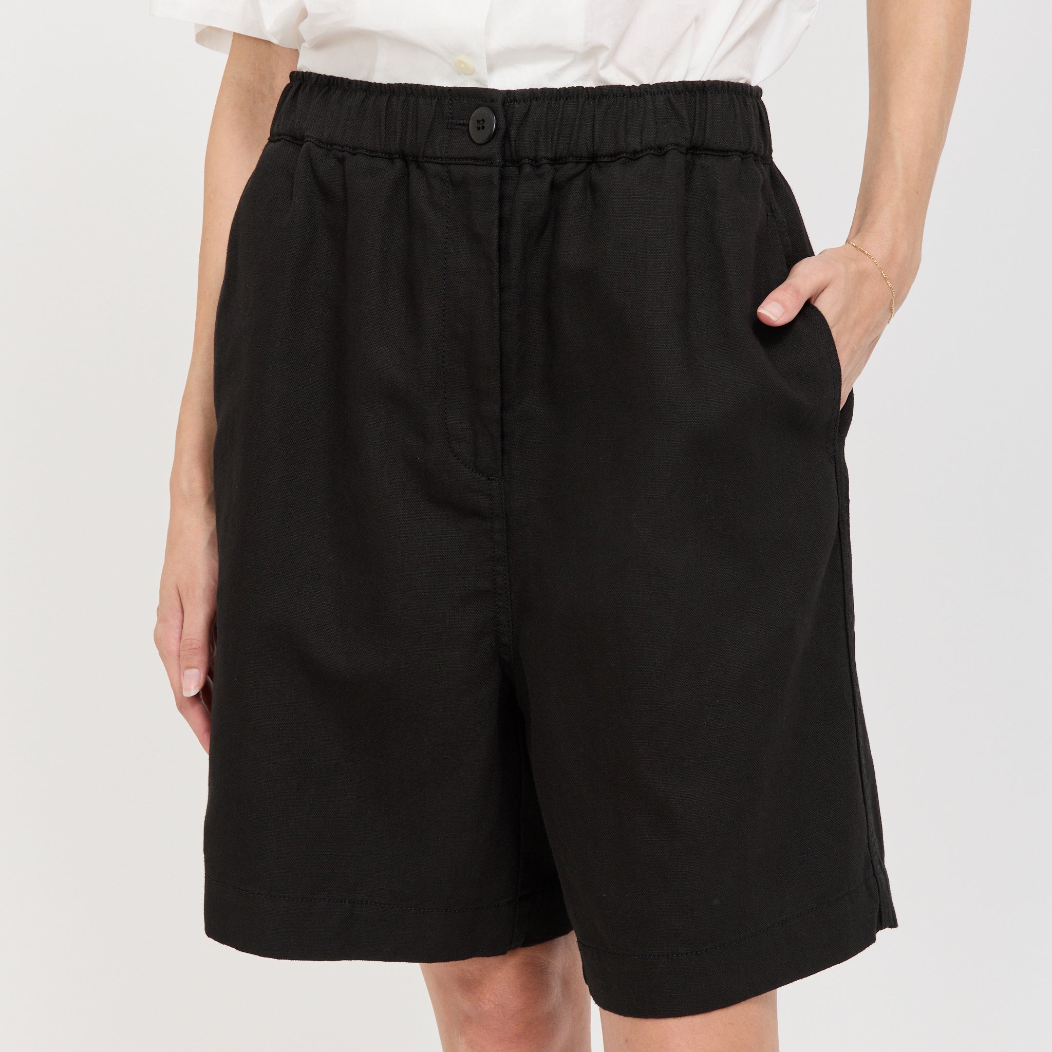 Nothing Written | Pale Linen Banding Shorts Black | Maplestore