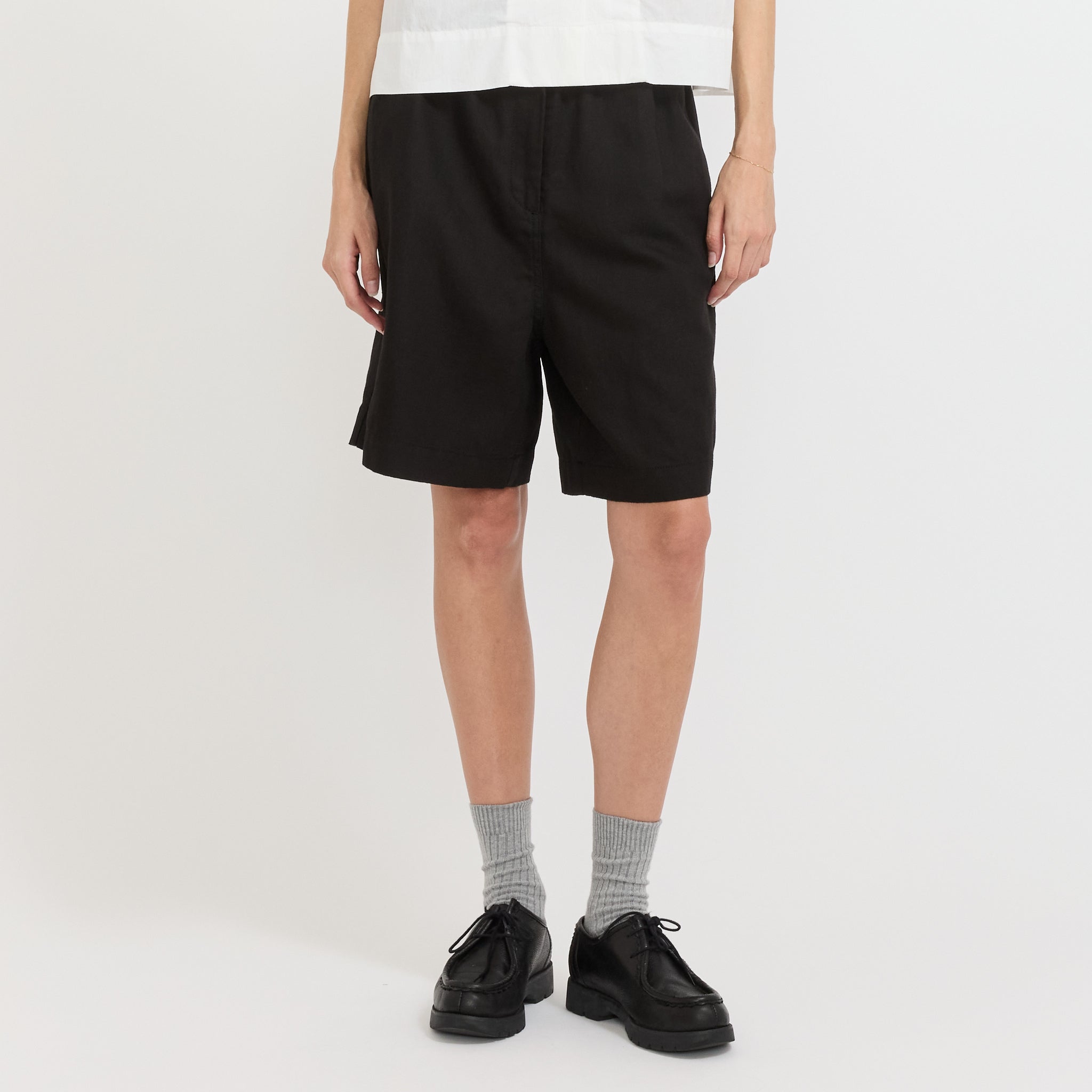 Nothing Written | Pale Linen Banding Shorts Black | Maplestore