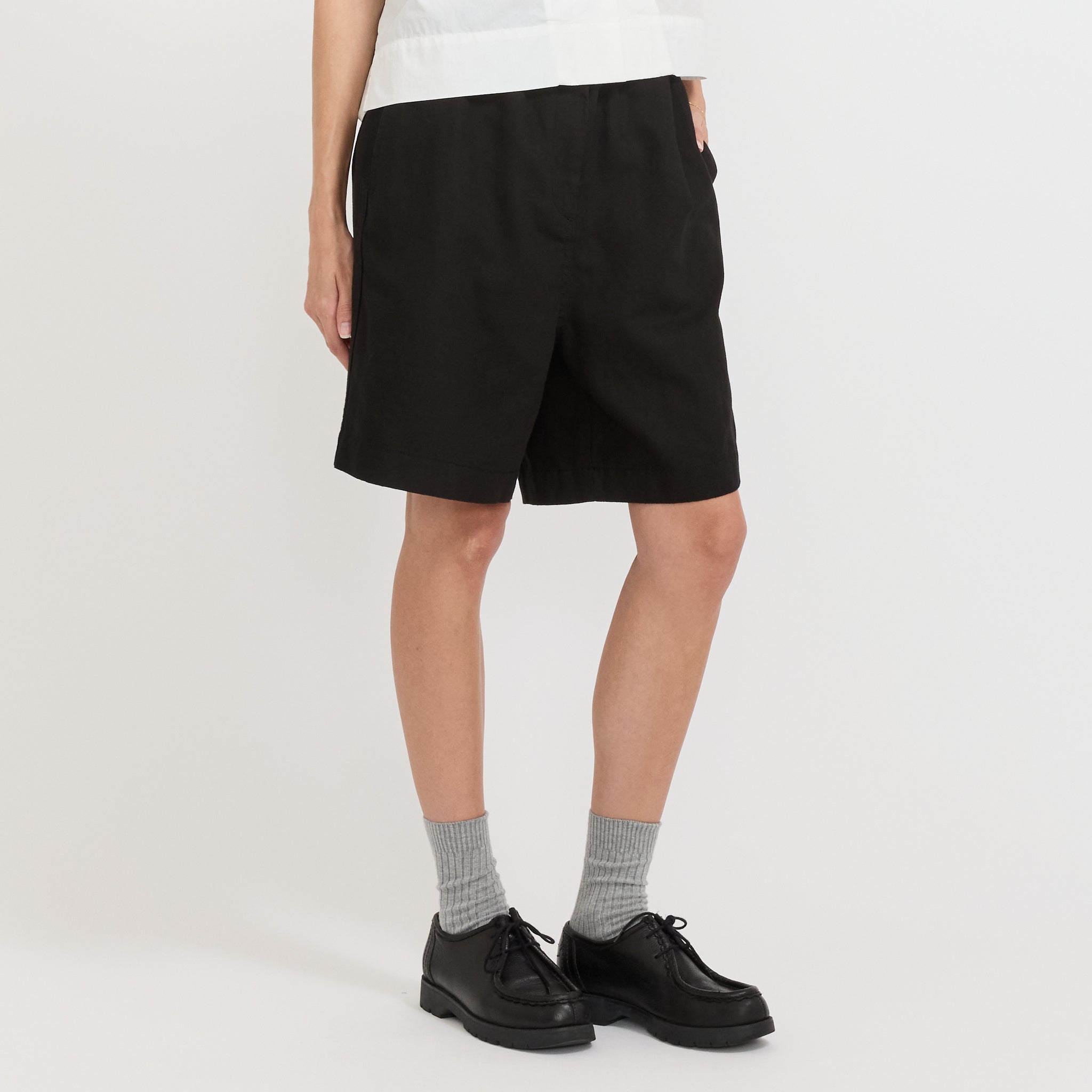 Nothing Written | Pale Linen Banding Shorts Black | Maplestore