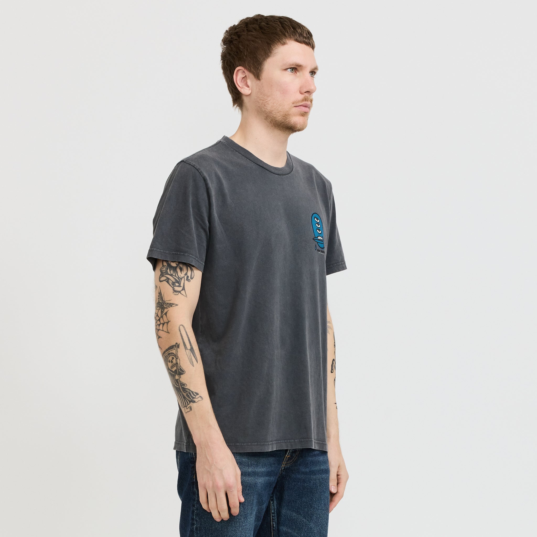 Nudie Jeans Co. | Roy Raw Tracks T-Shirt Antracite | Maplestore