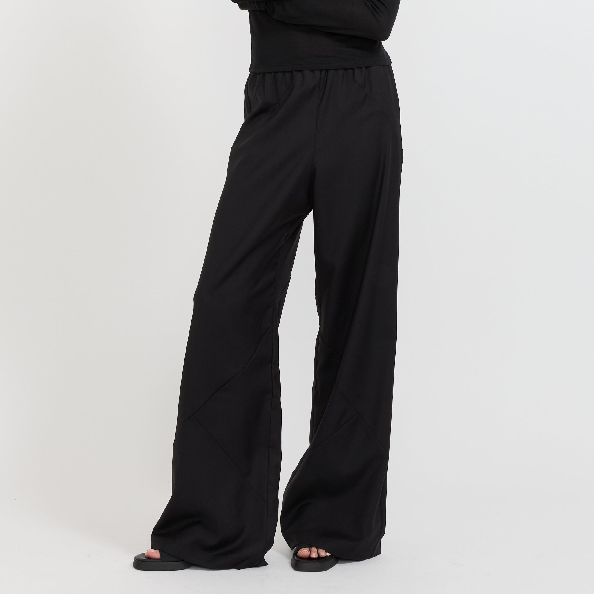 Paris Georgia | Bias Wool Pants Black | Maplestore