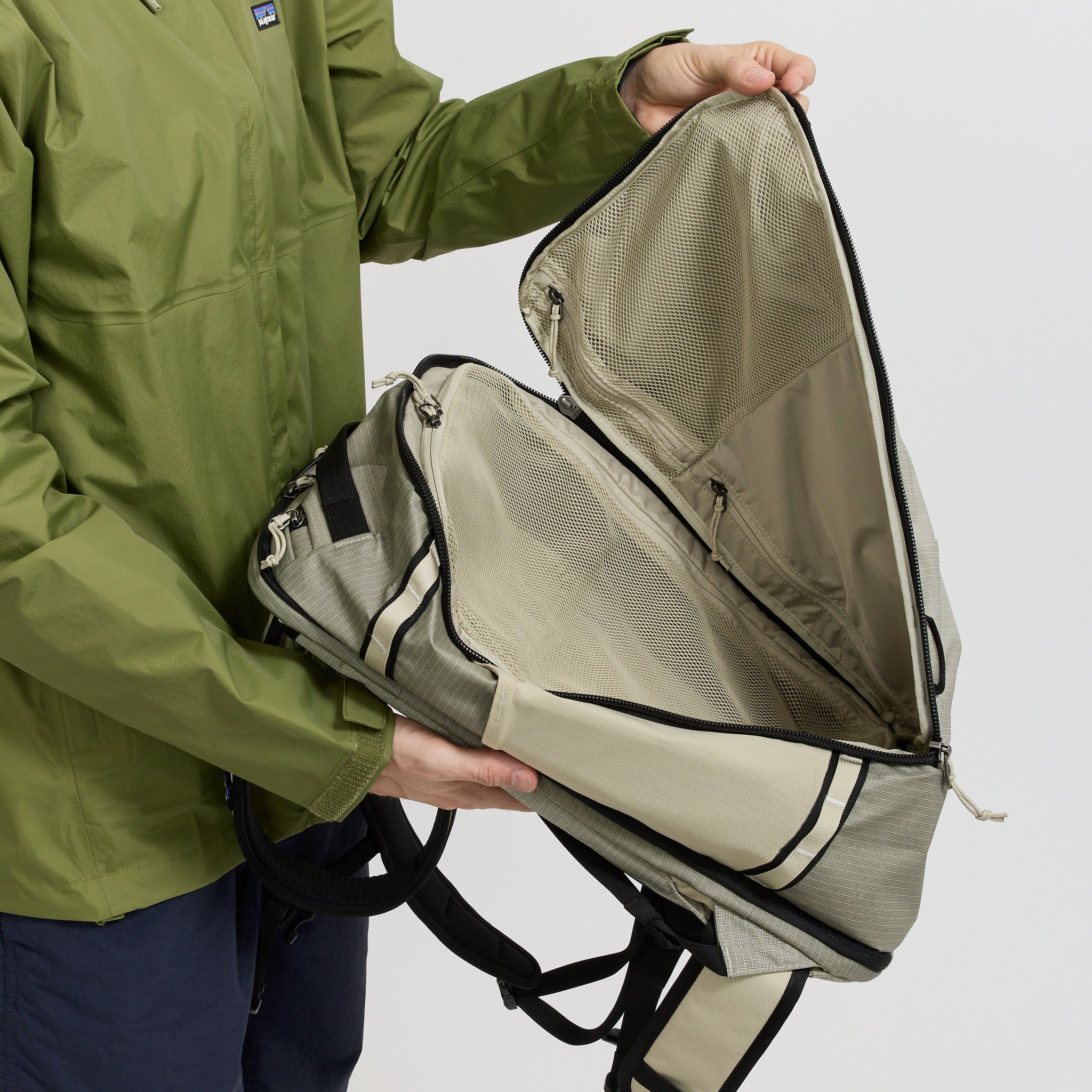 Patagonia | Black Hole Mini MLC Weathered Stone | Maplestore