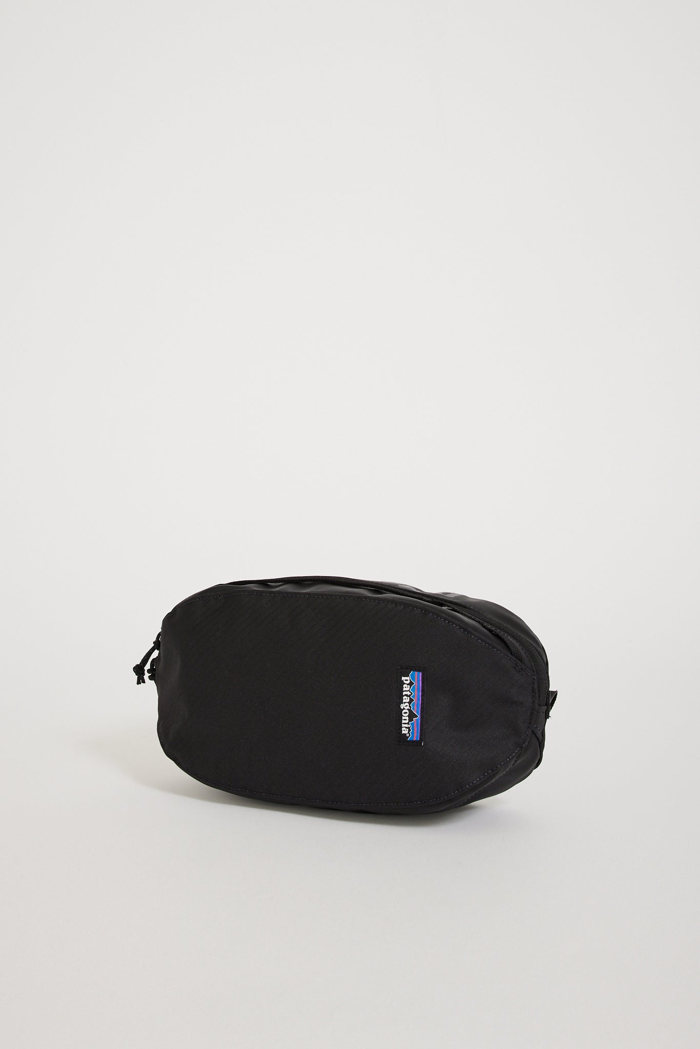 Patagonia | Black Hole Cube Small Black | Maplestore