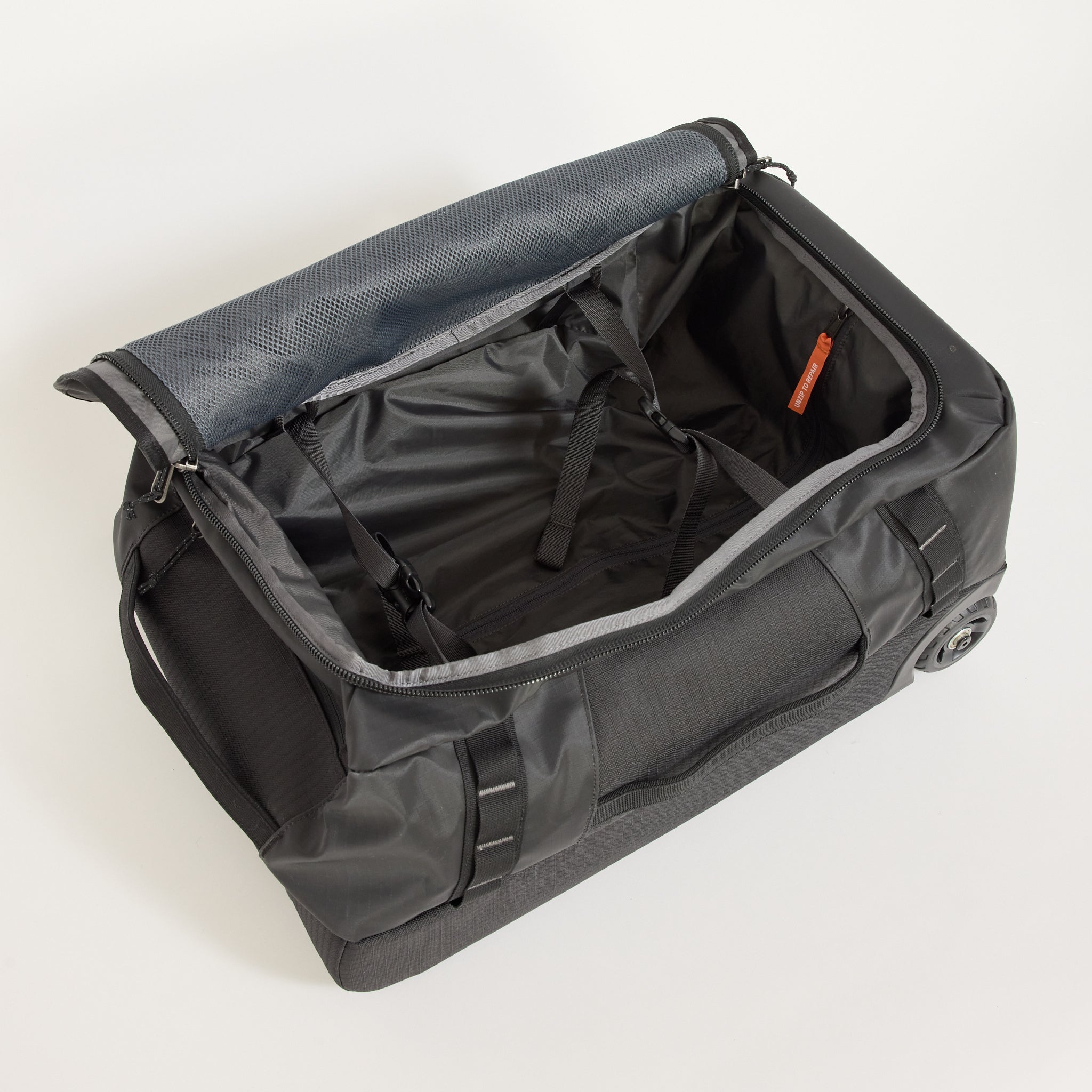 Patagonia | Black Hole Wheeled Duffel 40L | Maplestore
