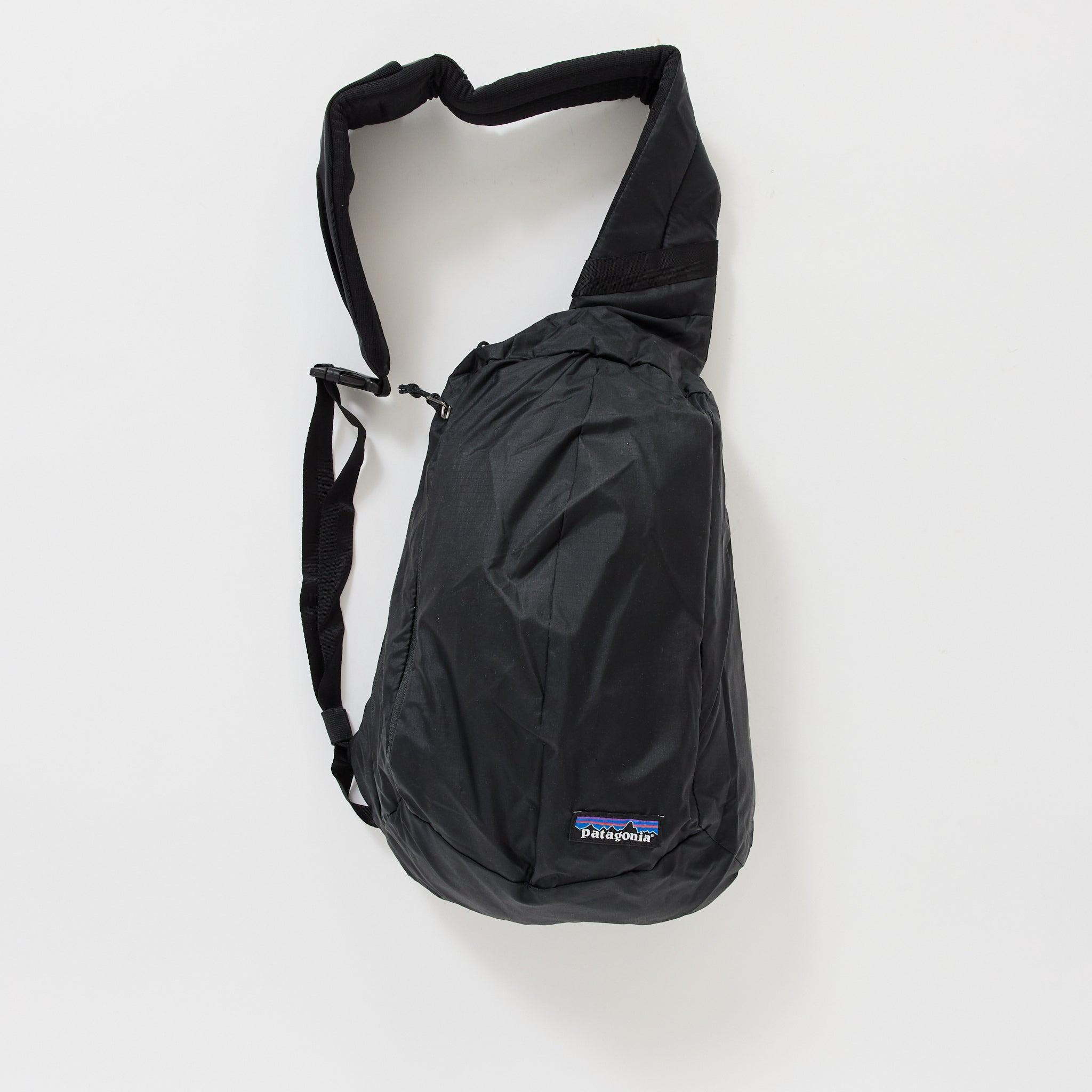 patagonia ultralight black hole sling black 8 Liter profile performance of a couriers tote Patagonia Ultralight Black Hole Sling