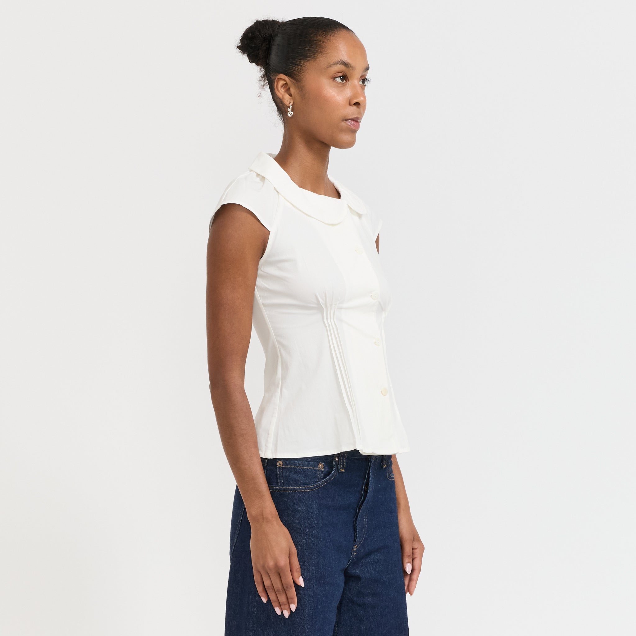 Peachy Den | Missy Asymmetric Blouse Porcelain | Maplestore