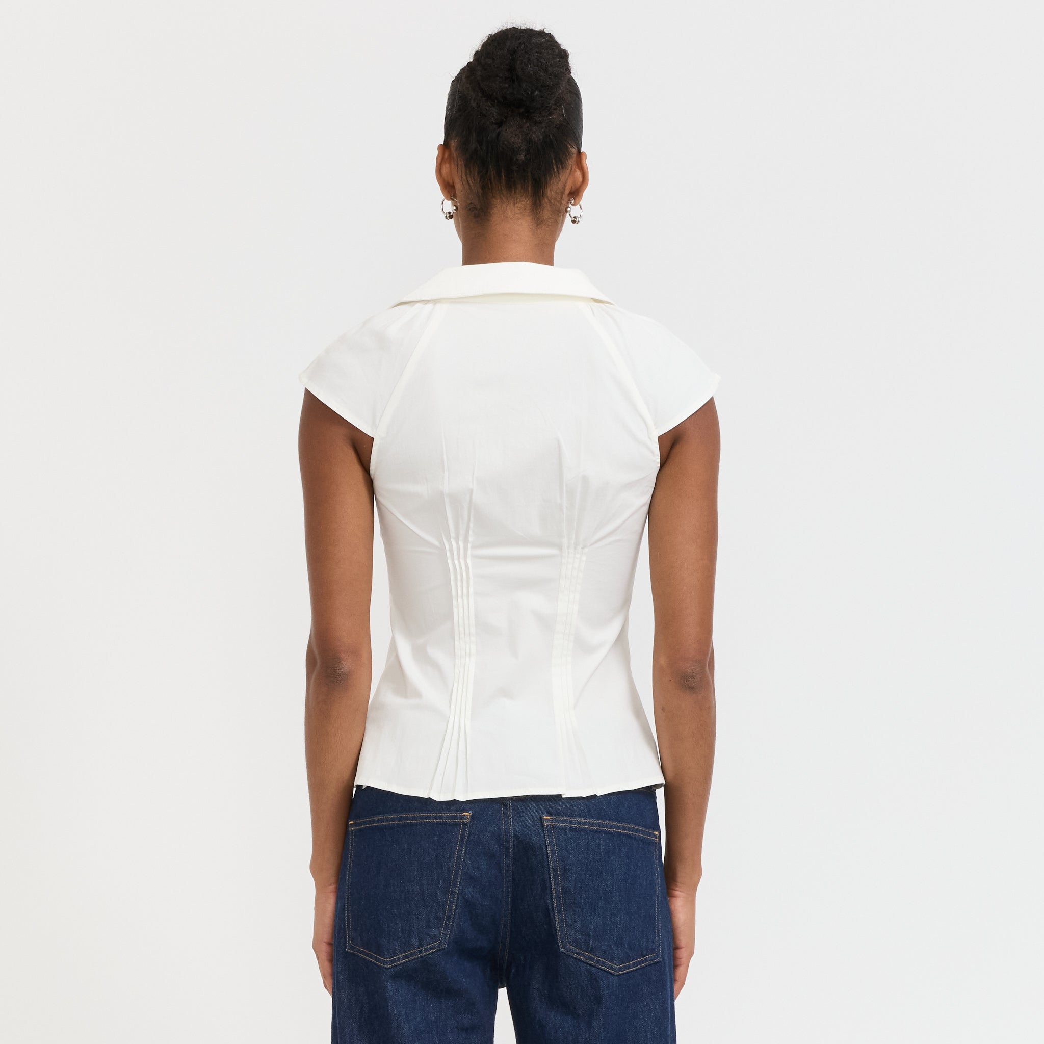 Peachy Den | Missy Asymmetric Blouse Porcelain | Maplestore