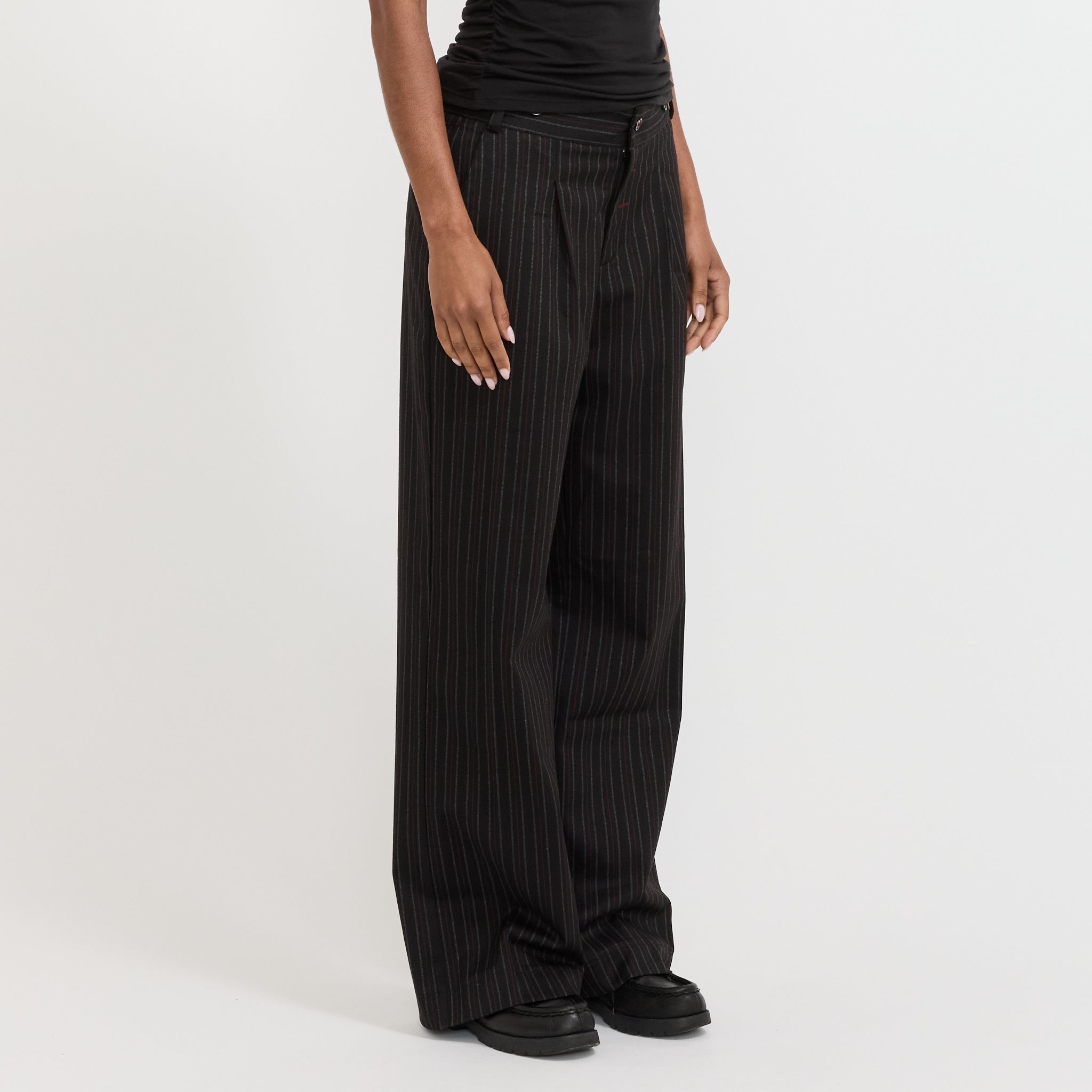 Peachy Den | Lennox Trousers Heavy Lead Pinstripe | Maplestore