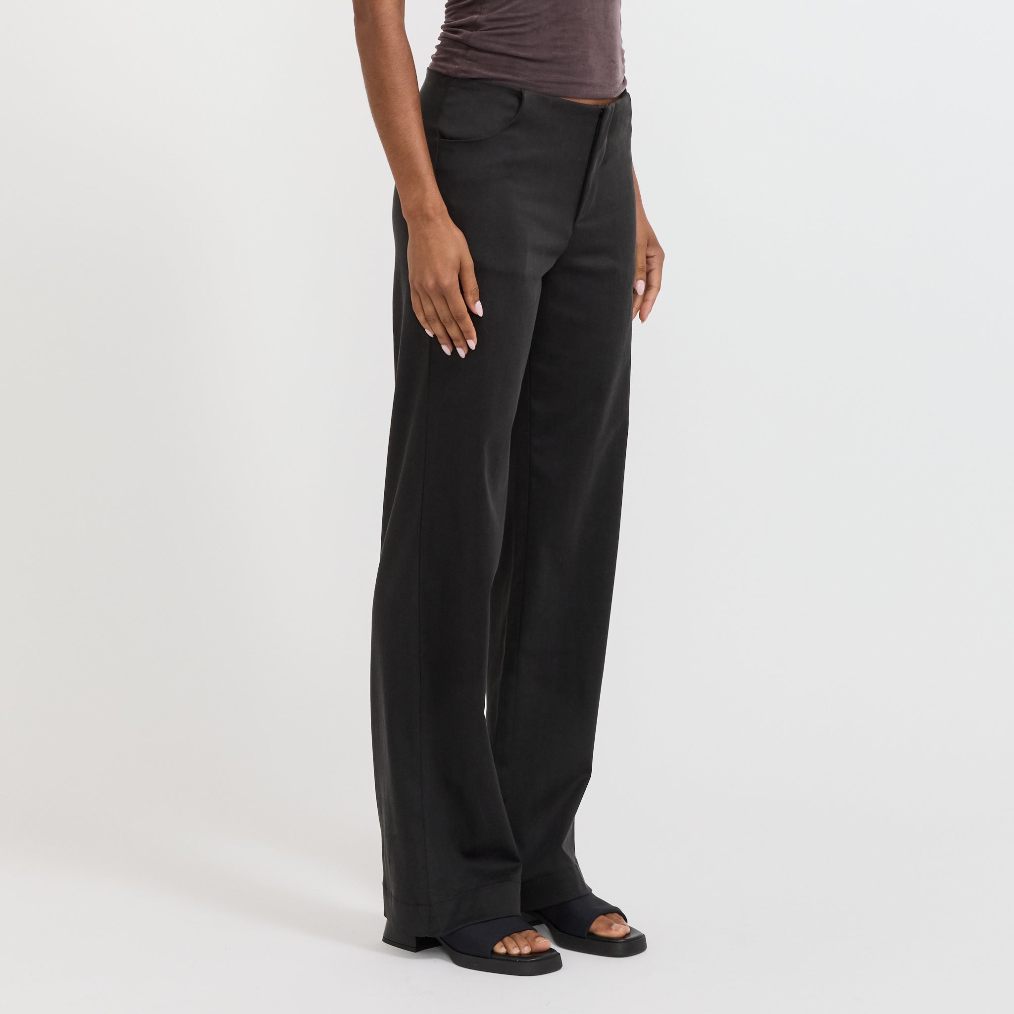 Peachy Den | Twiggy Travel Trouser Onyx | Maplestore