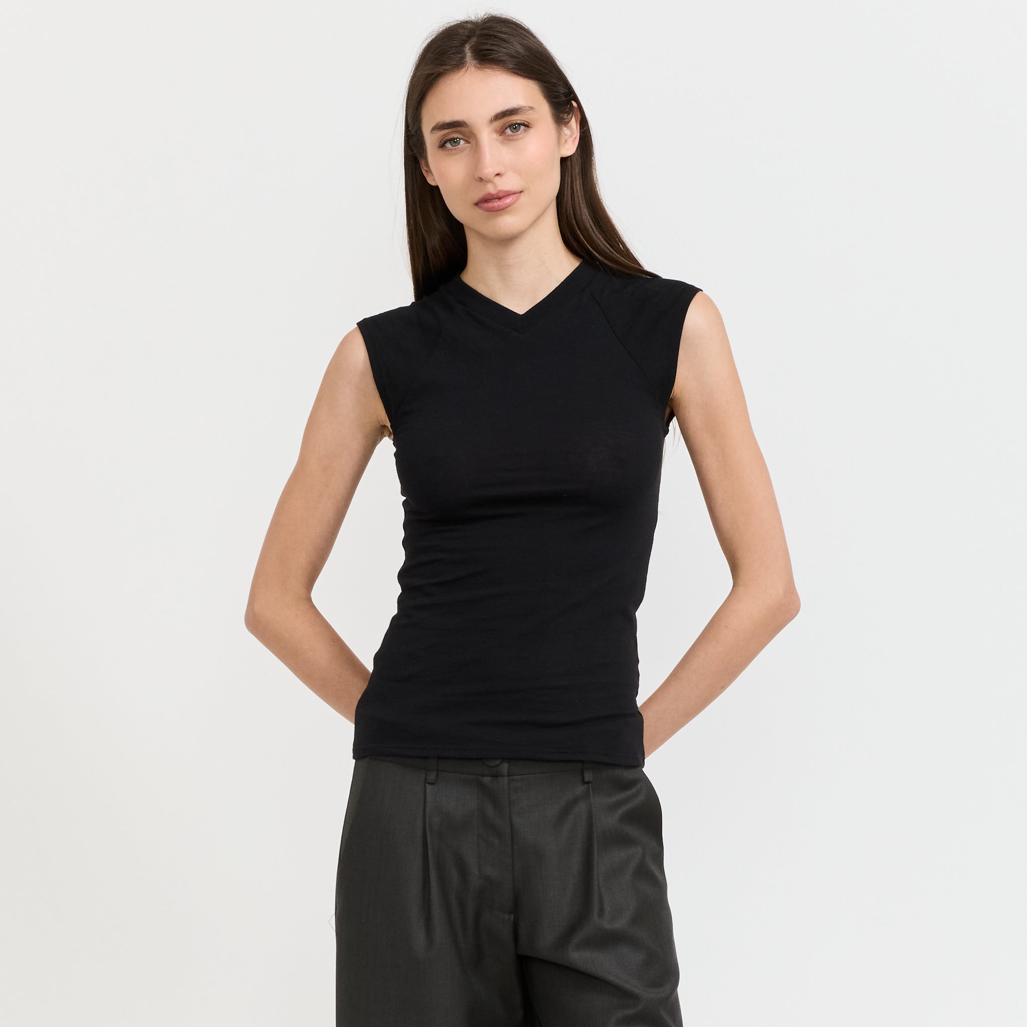 Beam V-Neck Tee Black