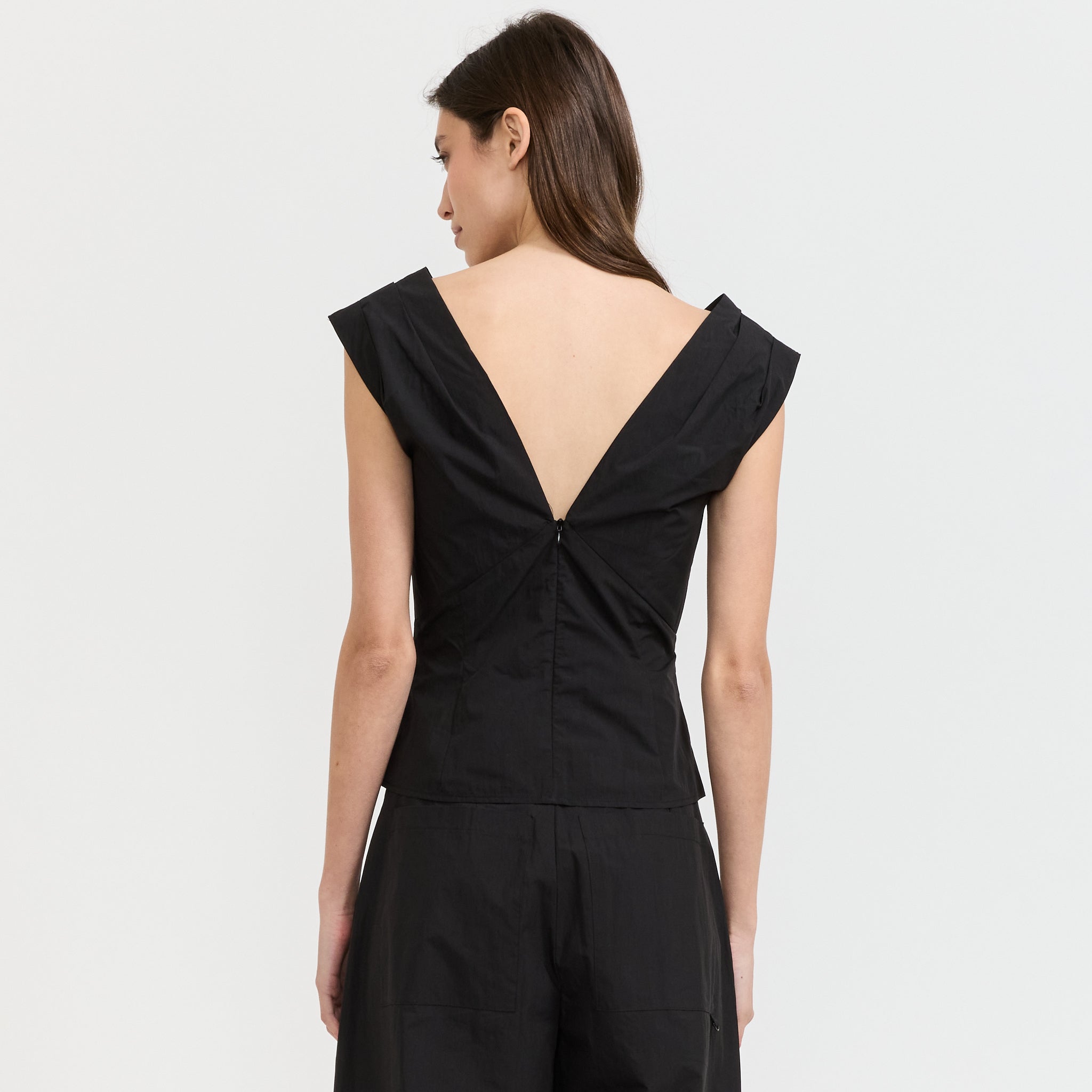 Pond Top Black