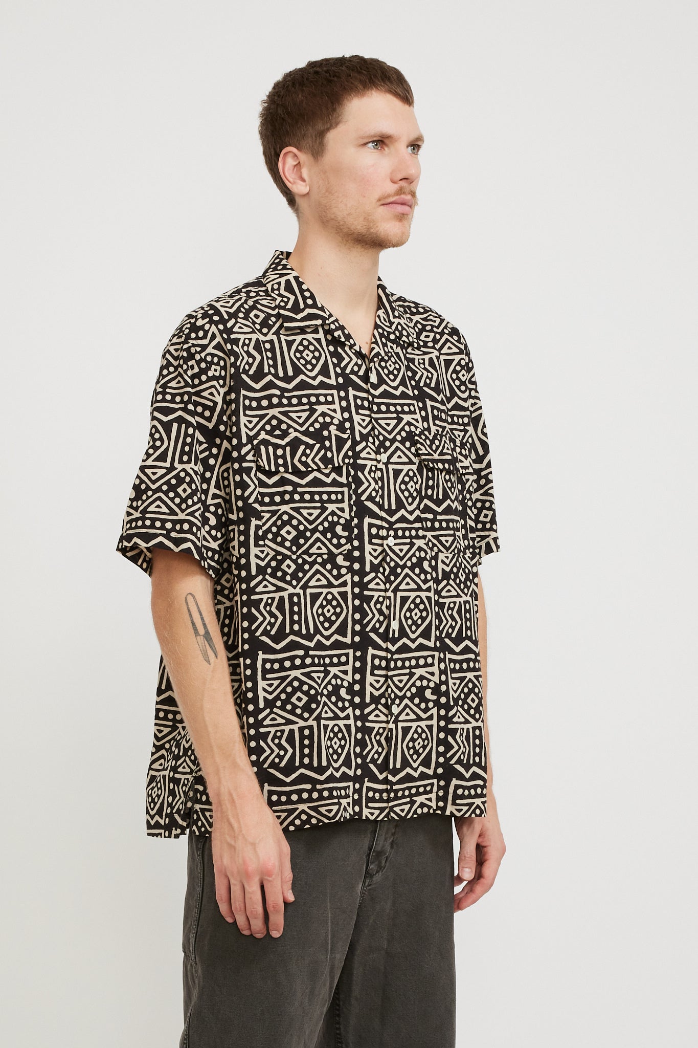 Pilgrim Surf Supply | Sam Paisley SS Shirt Black | Maplestore