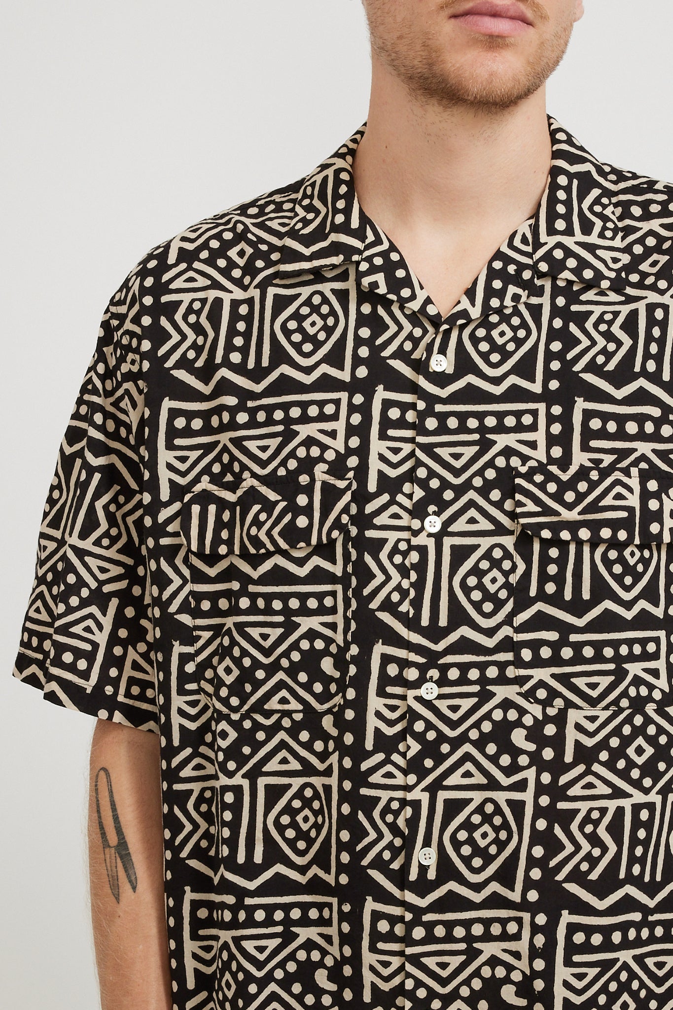 Pilgrim Surf Supply | Sam Paisley SS Shirt Black | Maplestore