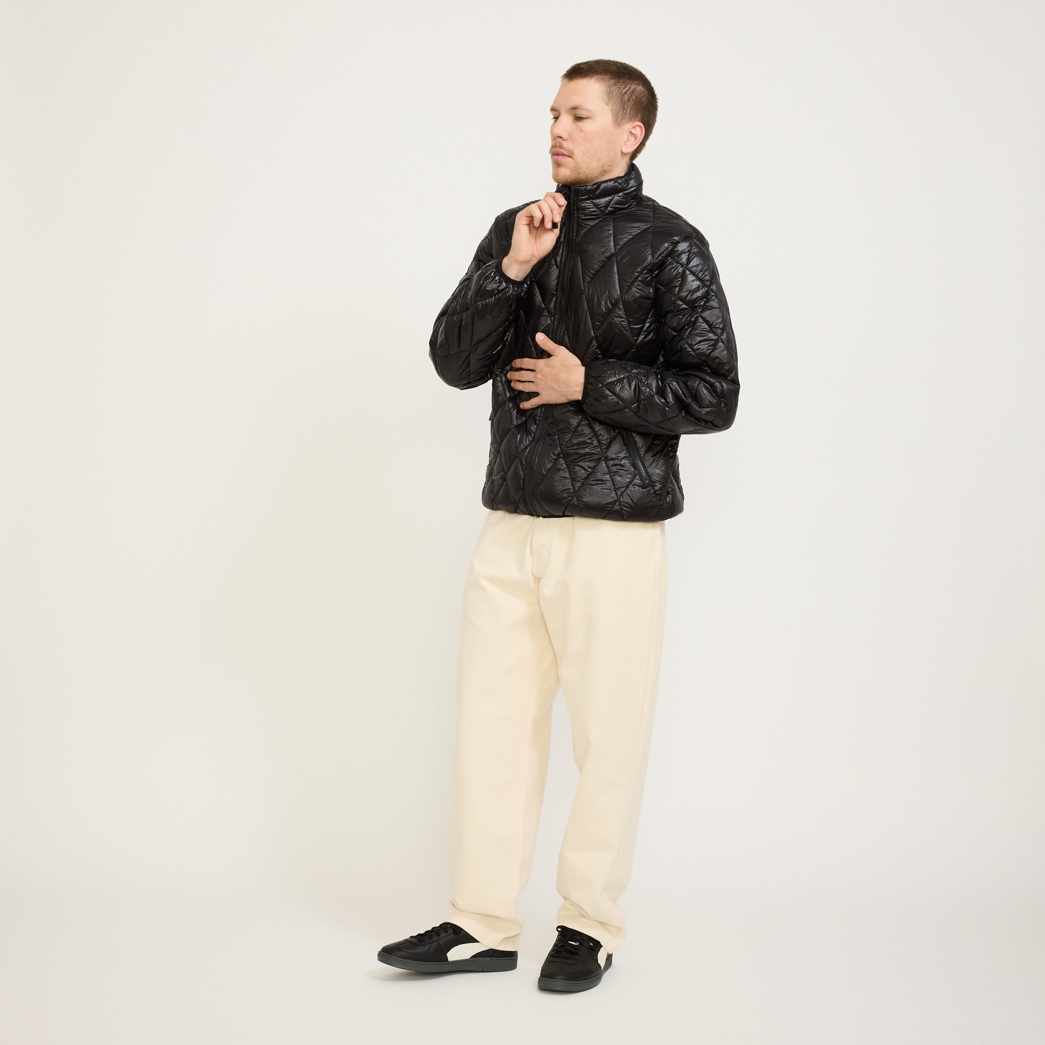 Pop Trading Company | Quilted Reversible Jacket Black/Twilight Blue | Maplestore