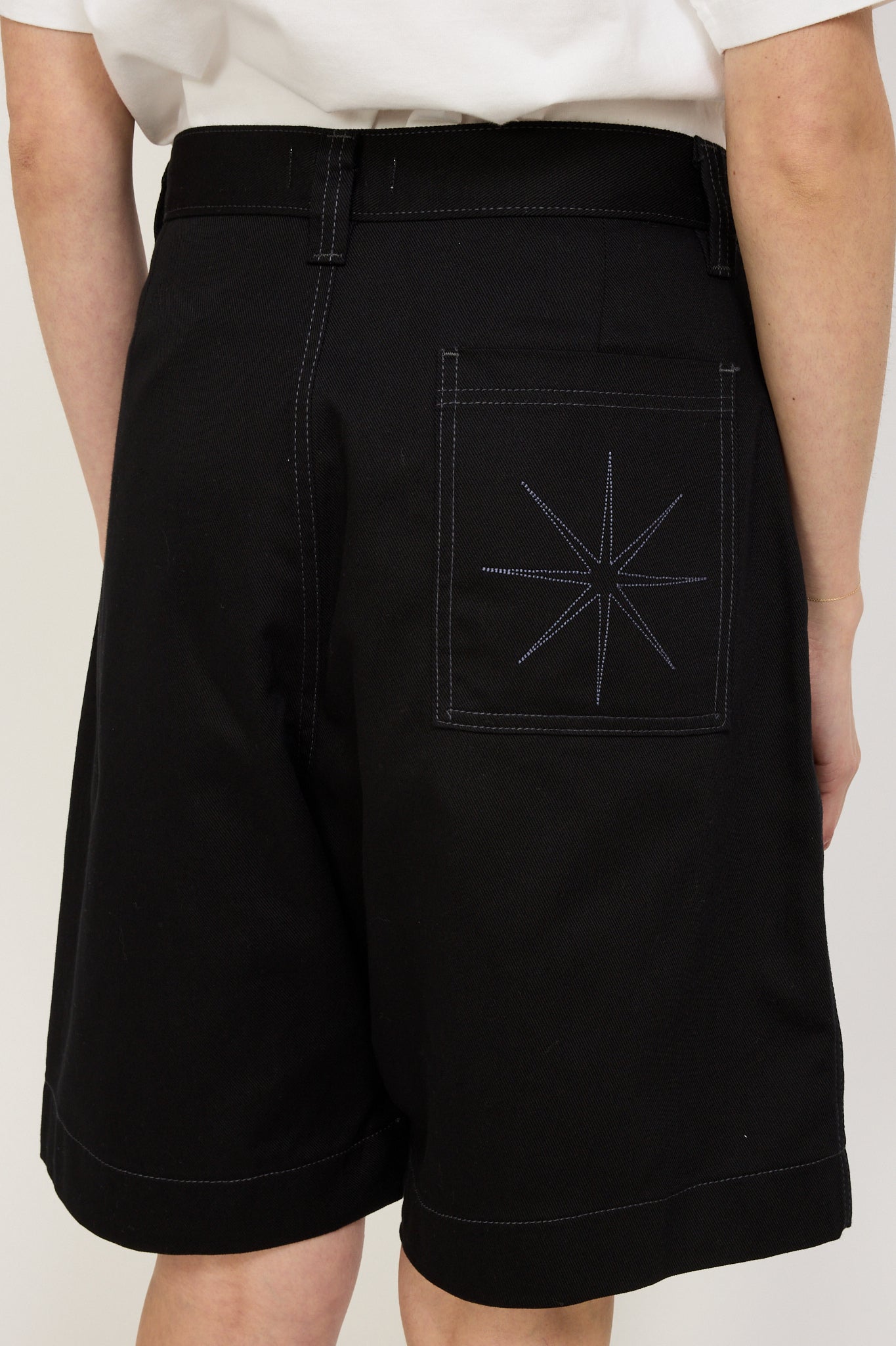 Pseushi | Pleated Oversized Shorts Black/Charcoal Womens | Maplestore