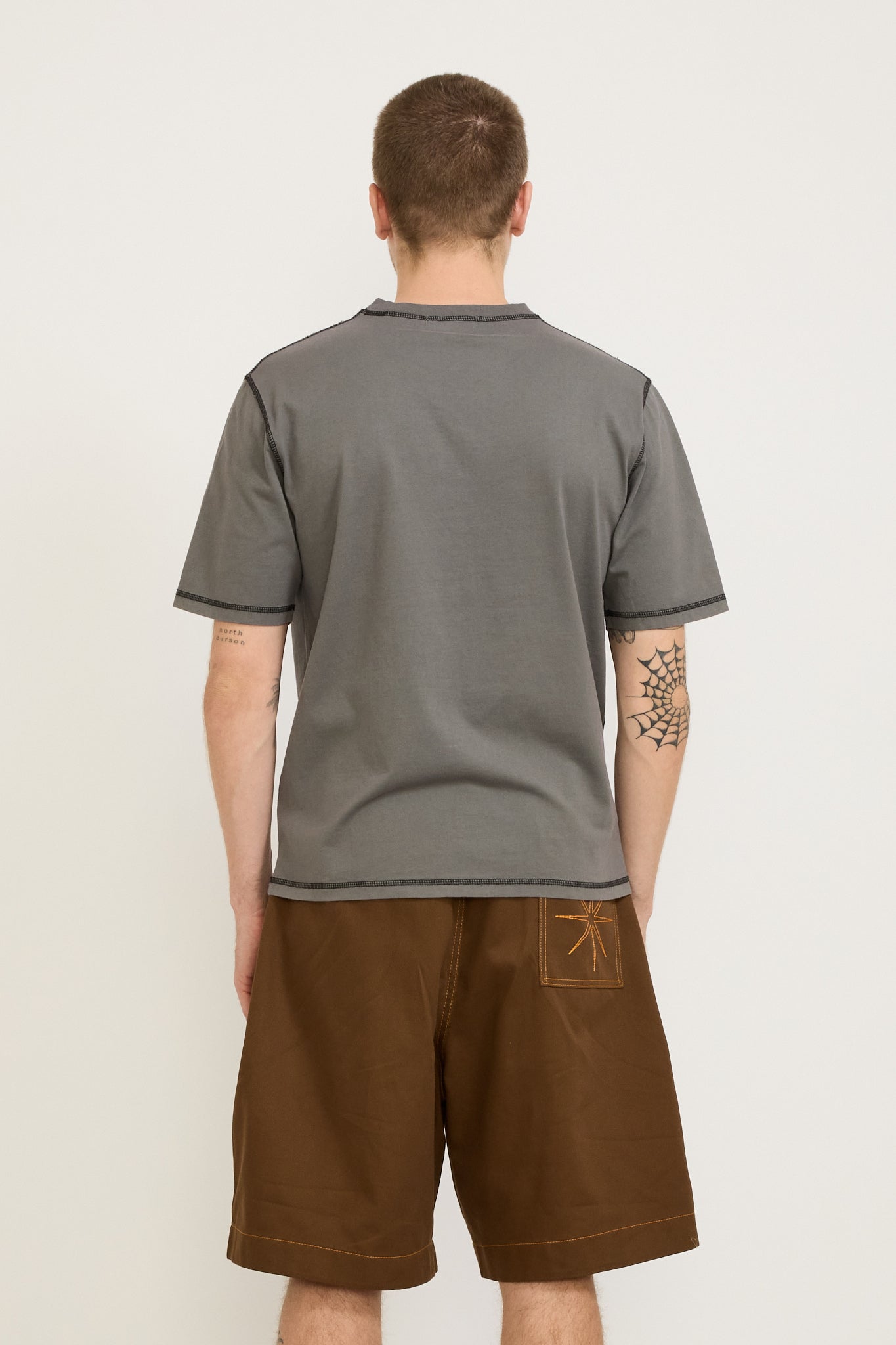 Pseushi | Contrast Stitch SS Tee Warm Grey | Maplestore