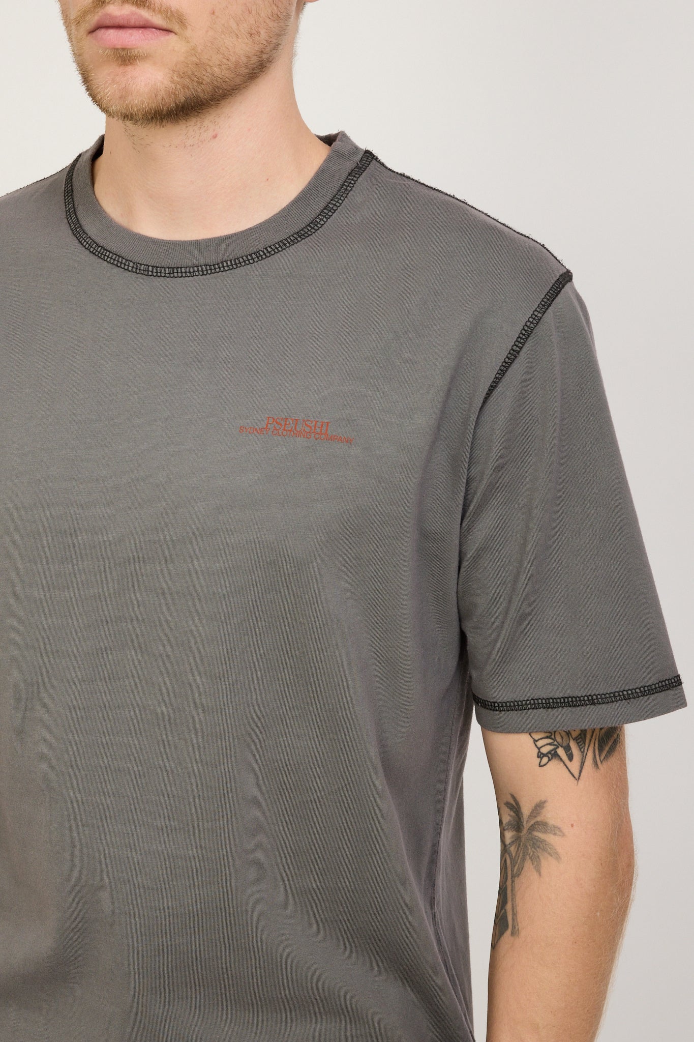 Pseushi | Contrast Stitch SS Tee Warm Grey | Maplestore