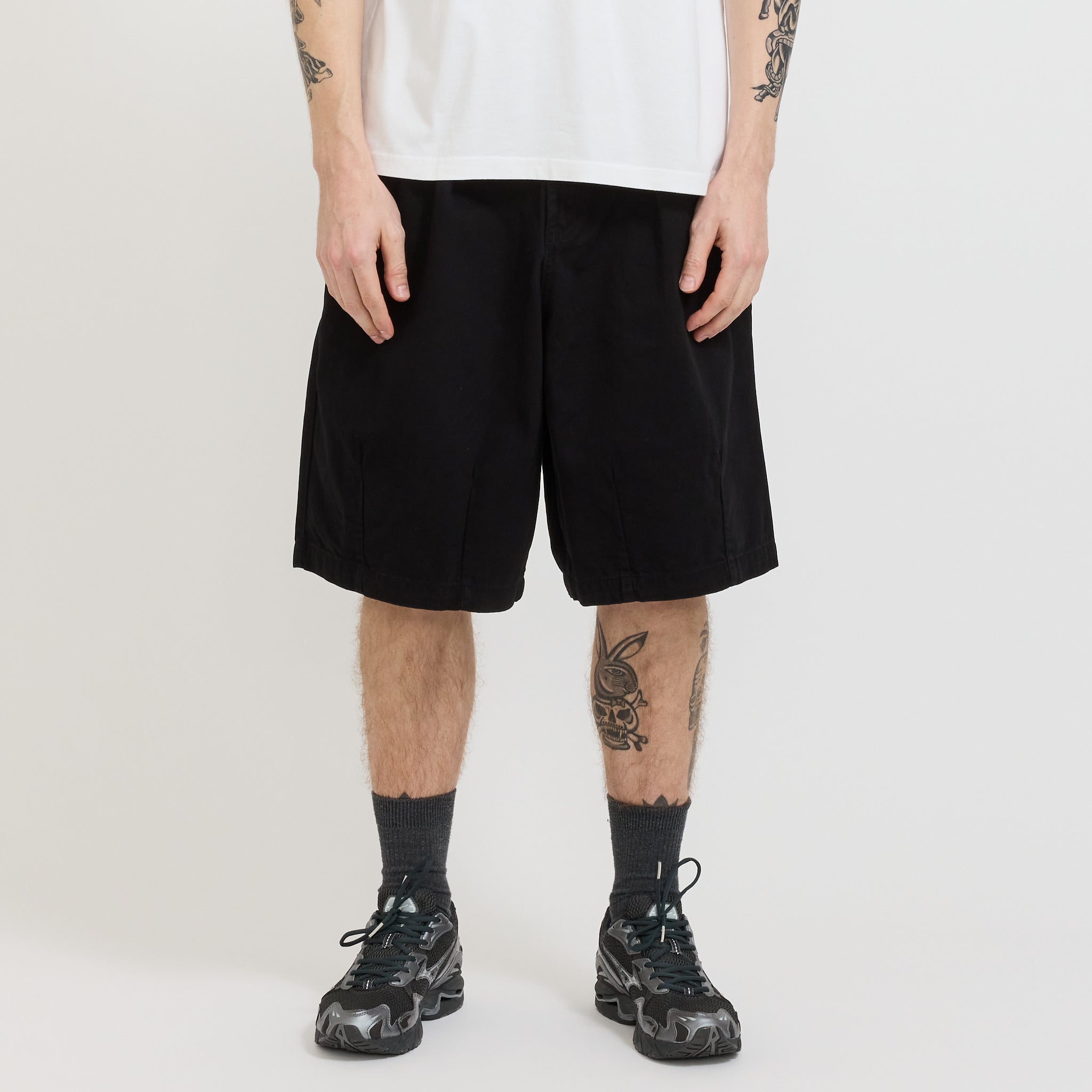 Pseushi | Pleated Balloon Shorts Black | Maplestore