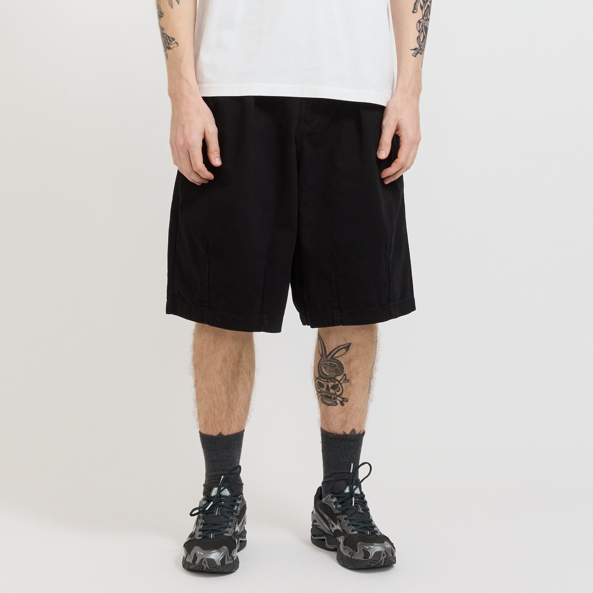 Pseushi | Pleated Balloon Shorts Black | Maplestore