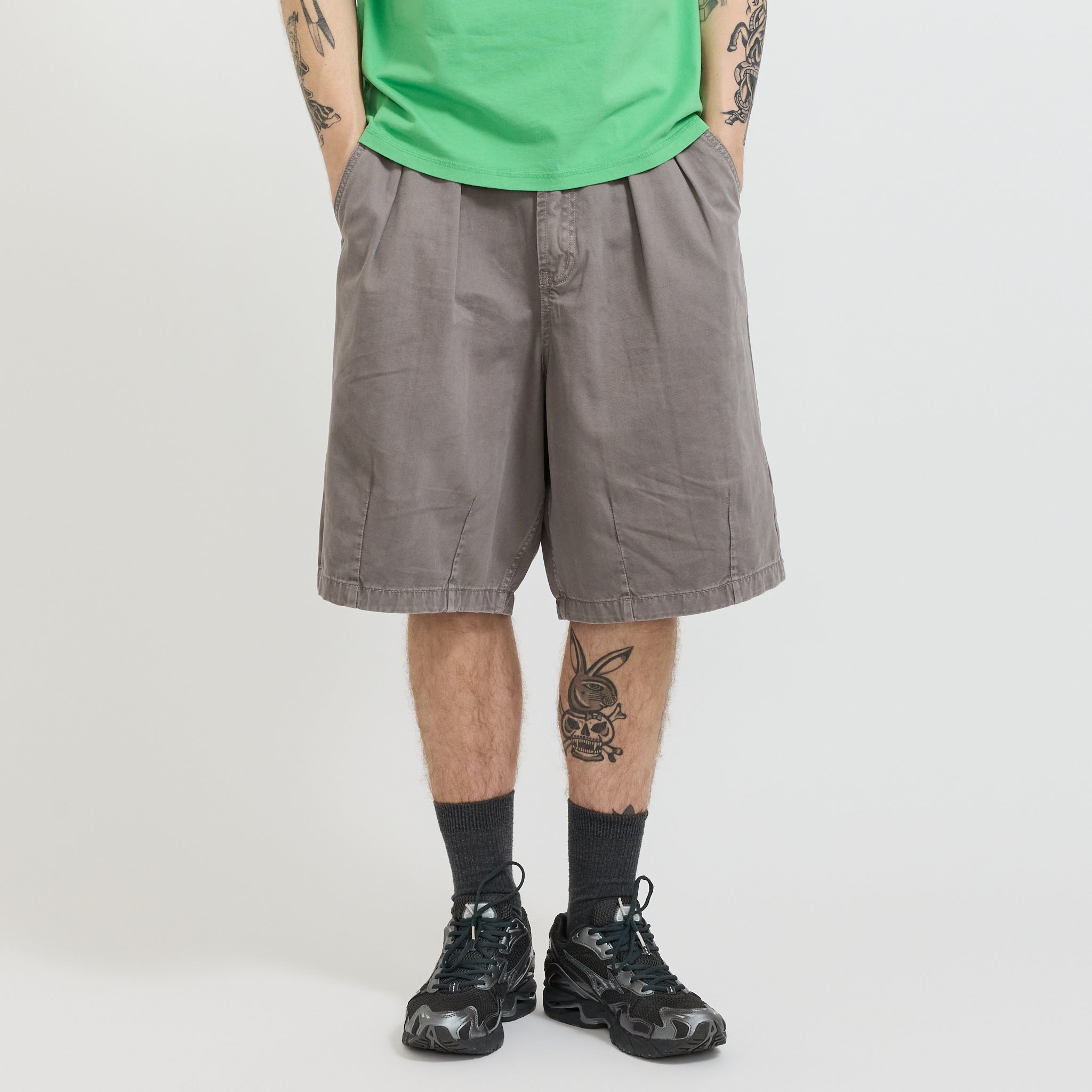 Pseushi | Pleated Balloon Shorts Grey | Maplestore