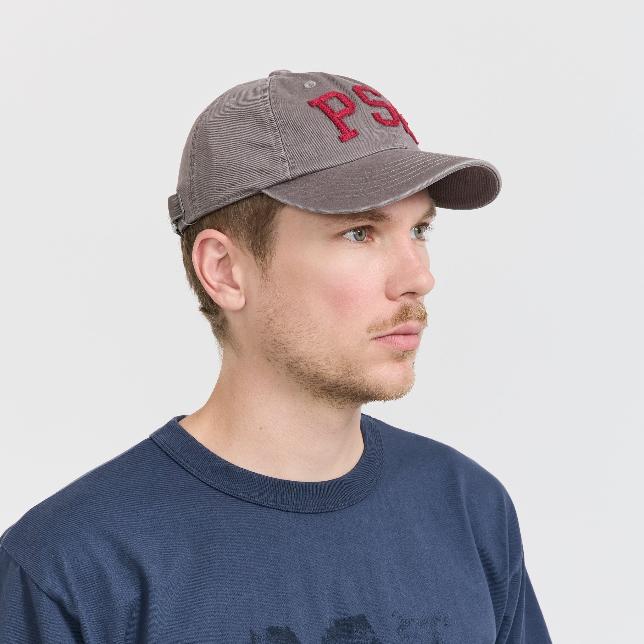 Pseushi | Vintage Lettering Cap Grey/Maroon | Maplestore
