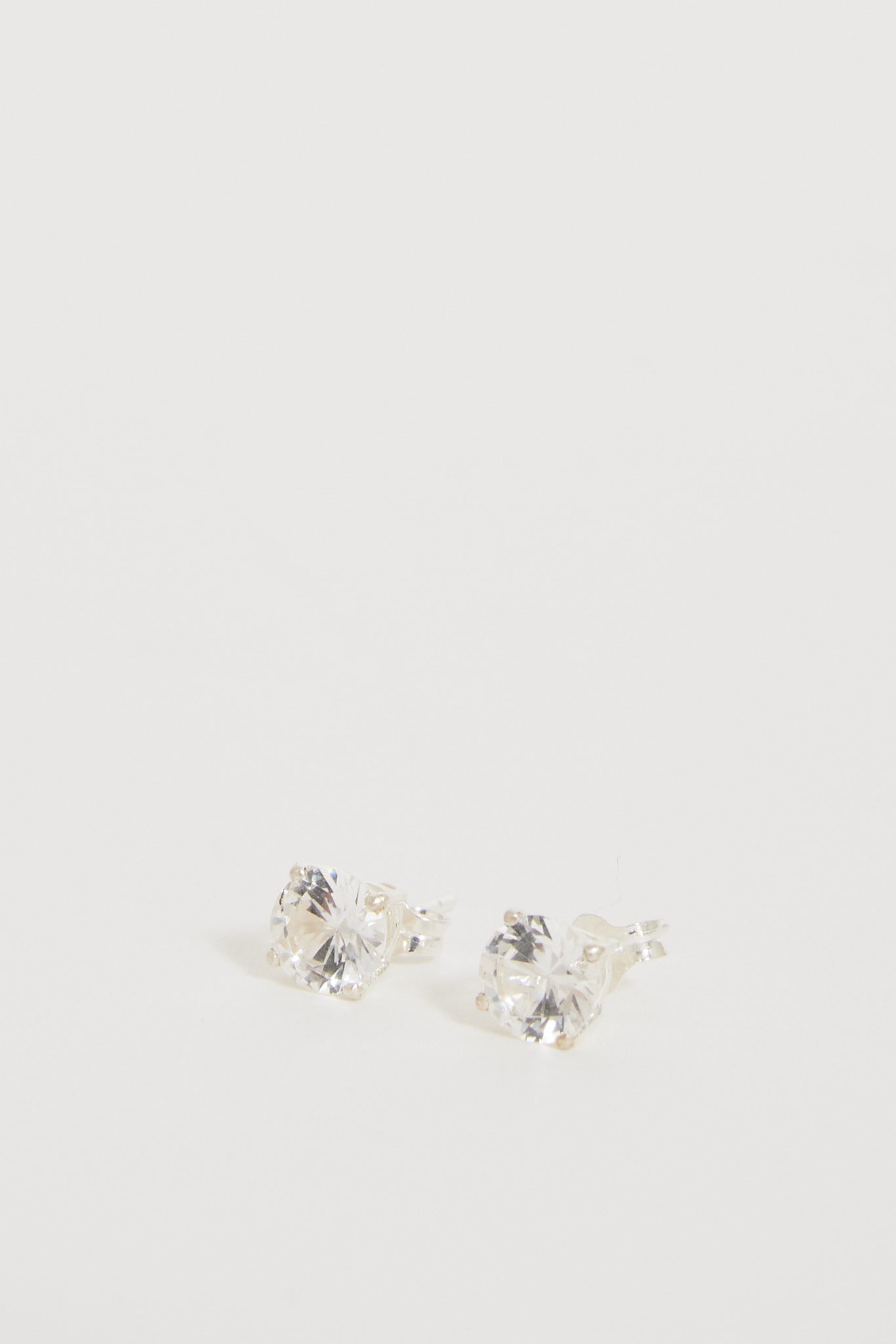 Pseushi | White Sapphire Studs | Maplestore