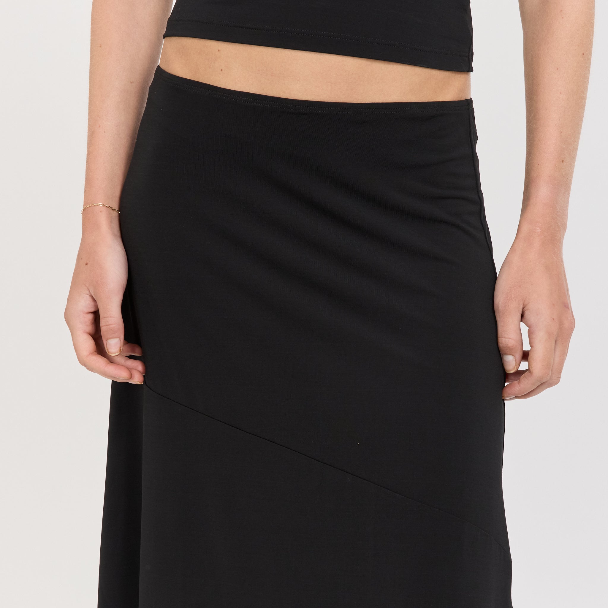 Permanent Vacation | Debut Skirt Black | Maplestore