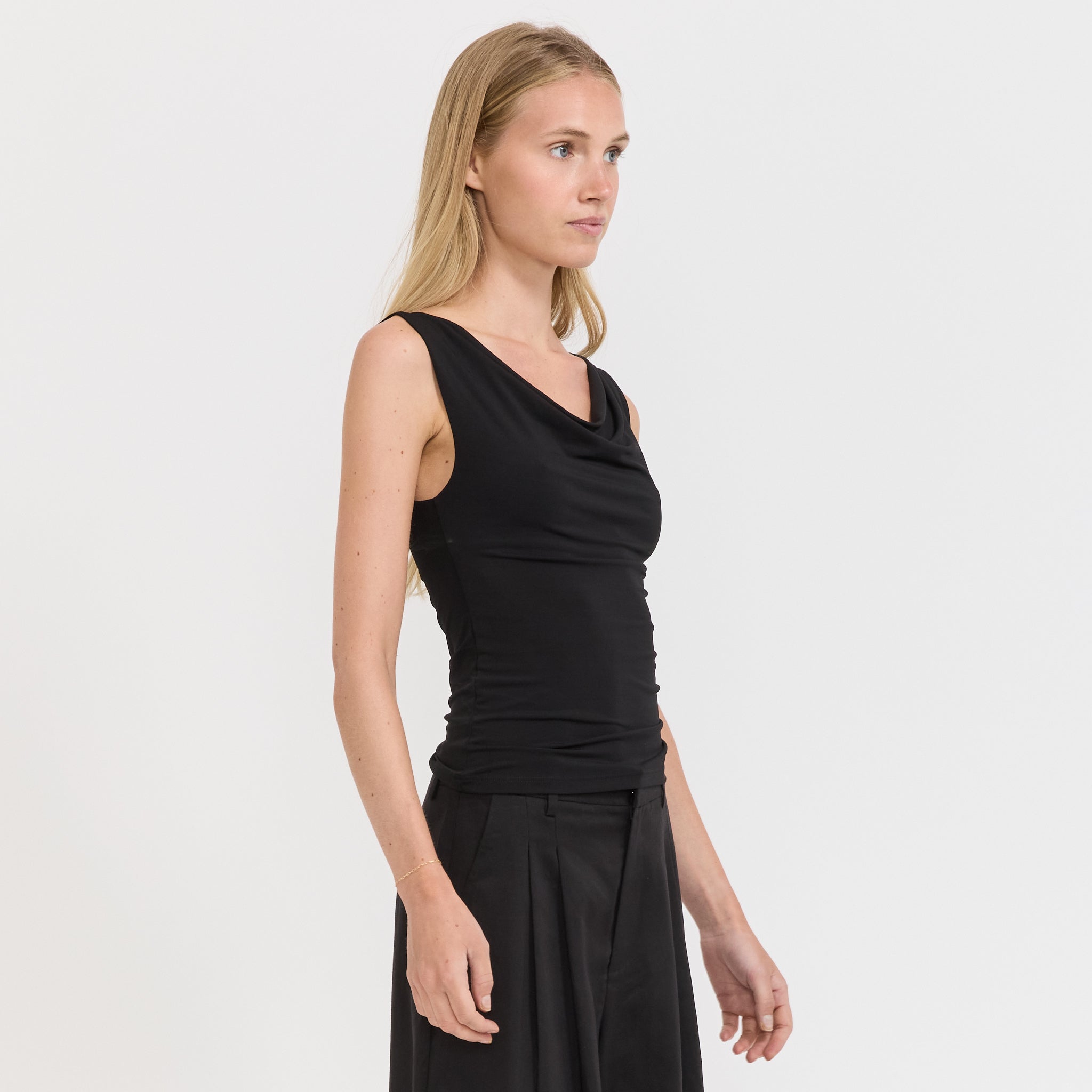 Permanent Vacation | Debut Tank Black | Maplestore