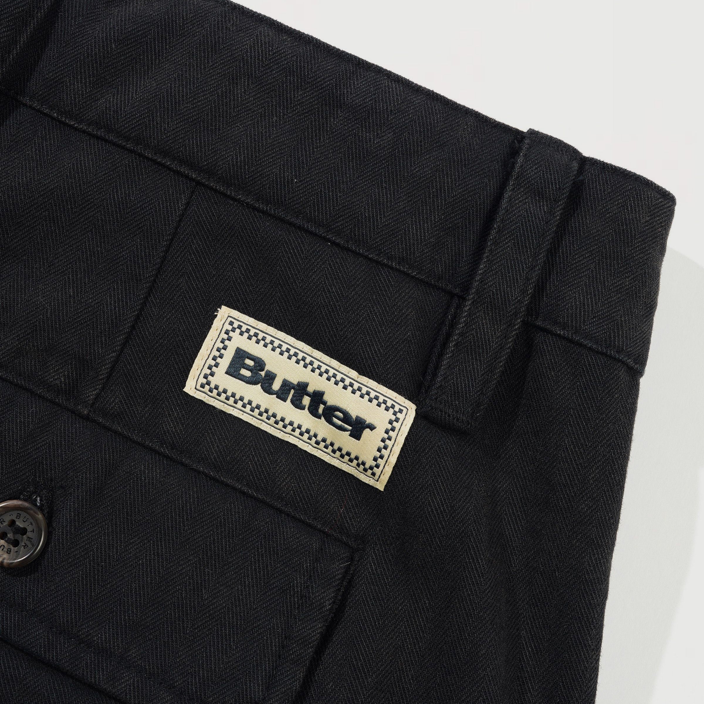 Butter Goods | Pleated Shorts Washed Black | Maplestore
