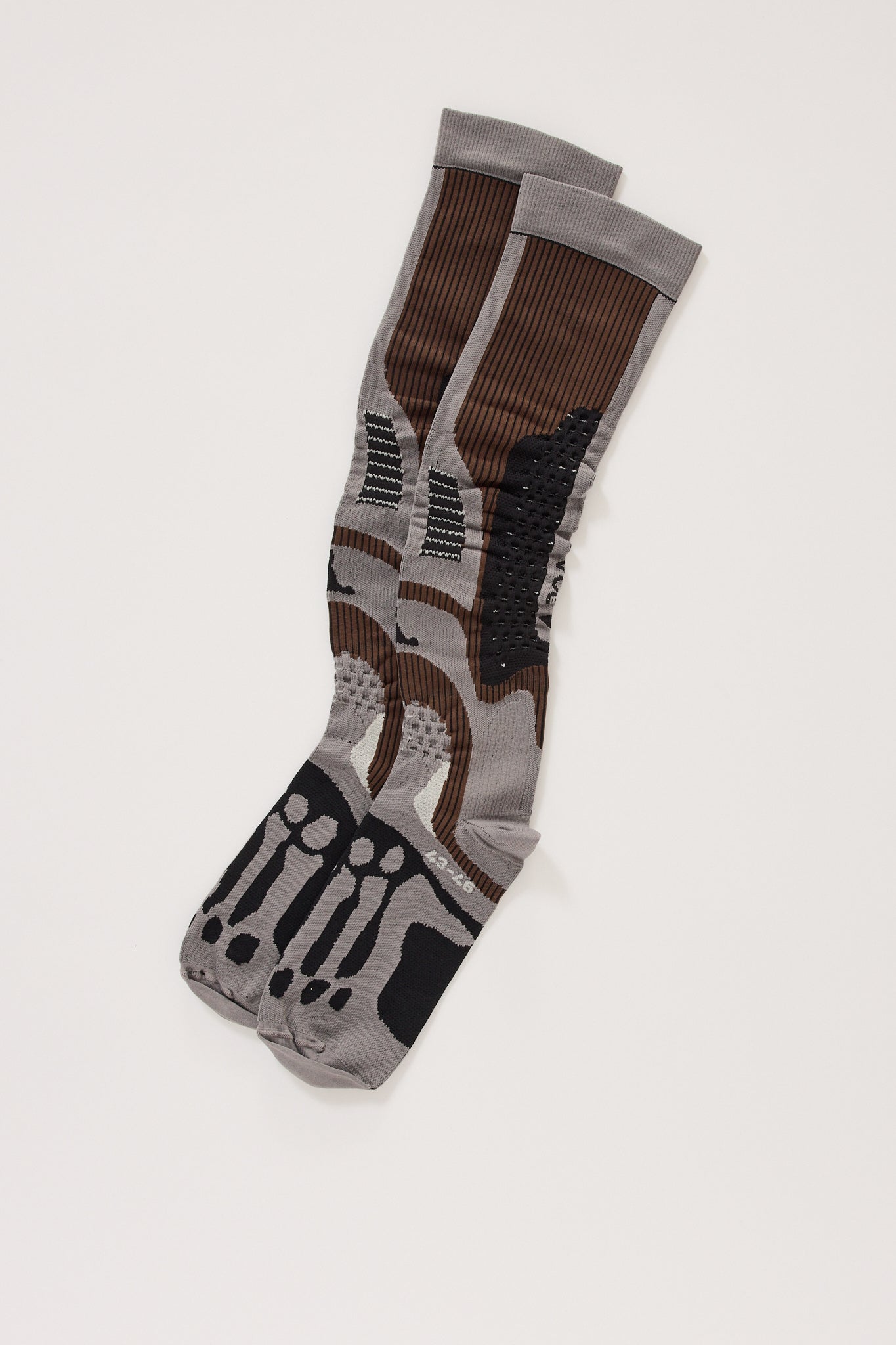 ROA | Bones Long Socks Dark Brown | Maplestore