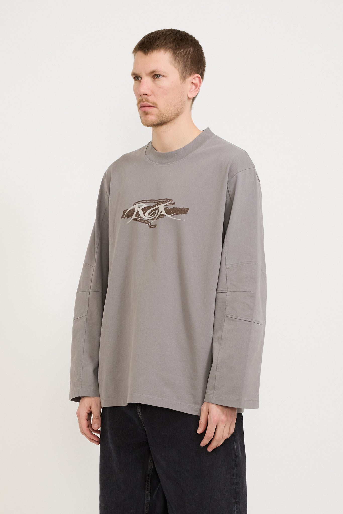 ROA | Long Sleeve Graphic City Skyline | Maplestore