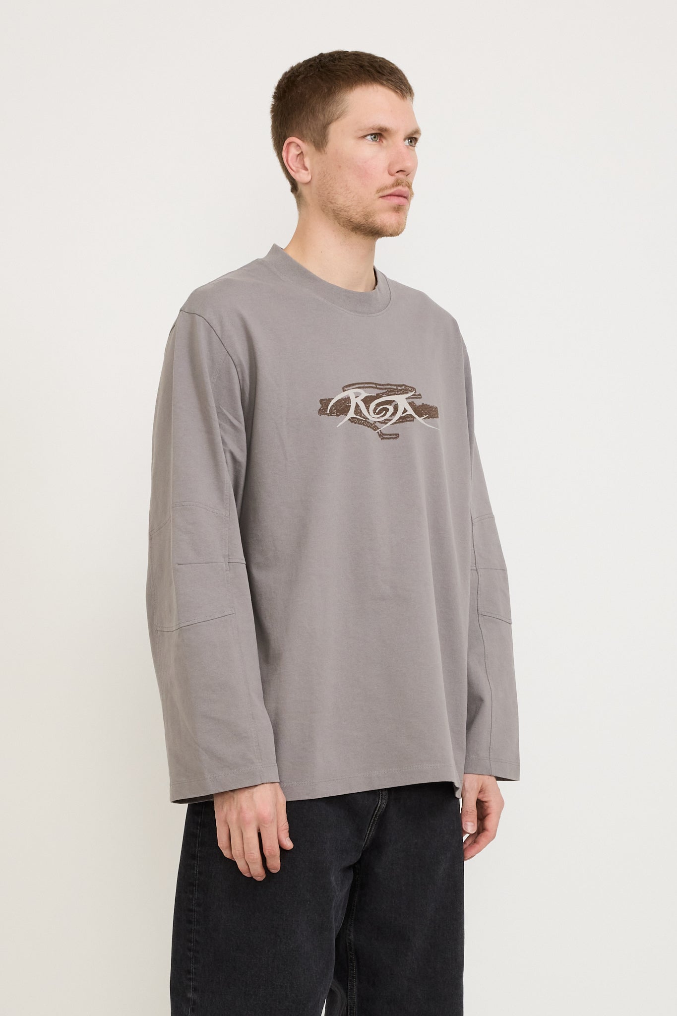 ROA | Long Sleeve Graphic City Skyline | Maplestore