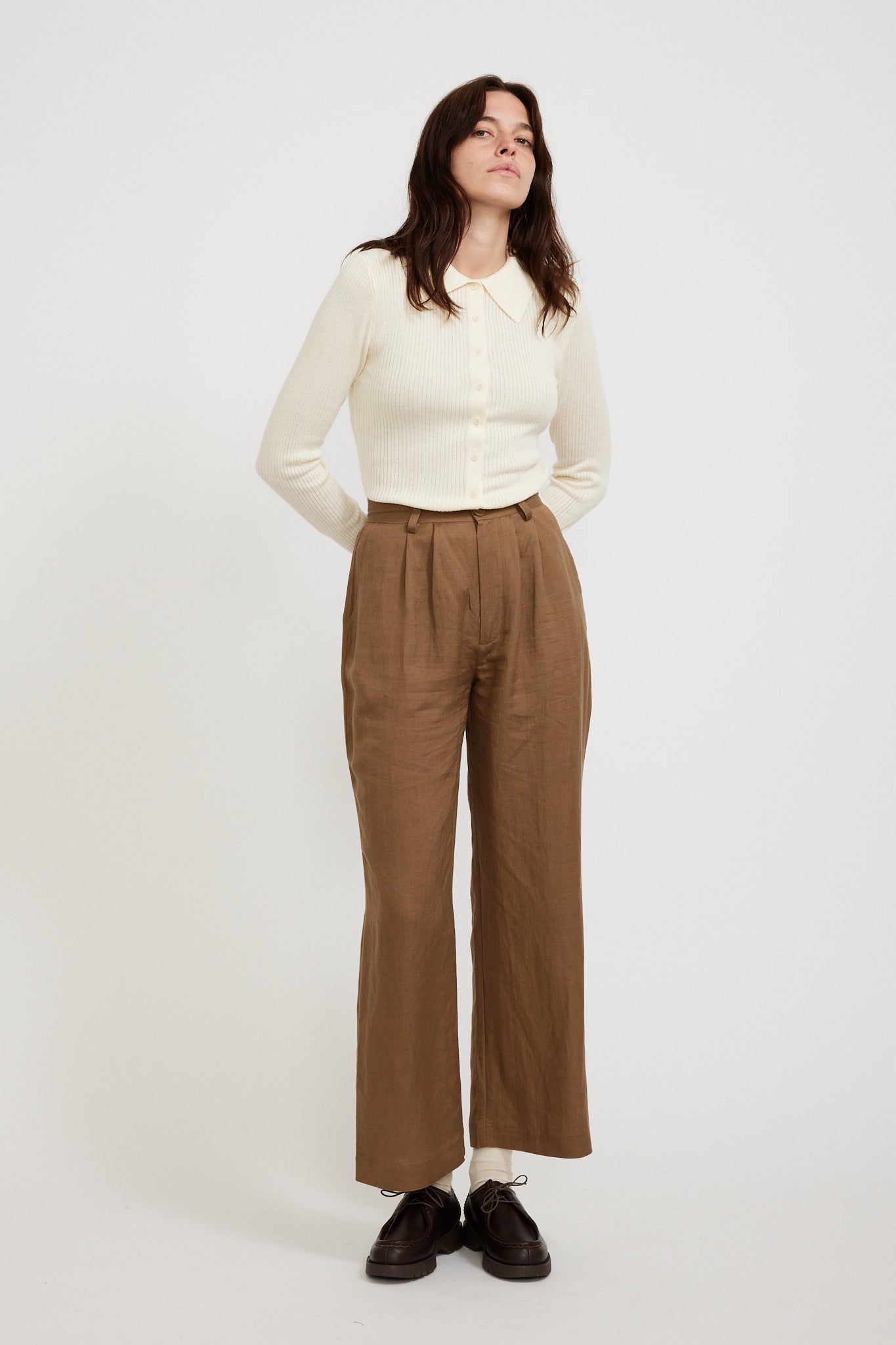 Rollas | Chloe Pleat Linen Pant Tobacco | Maplestore