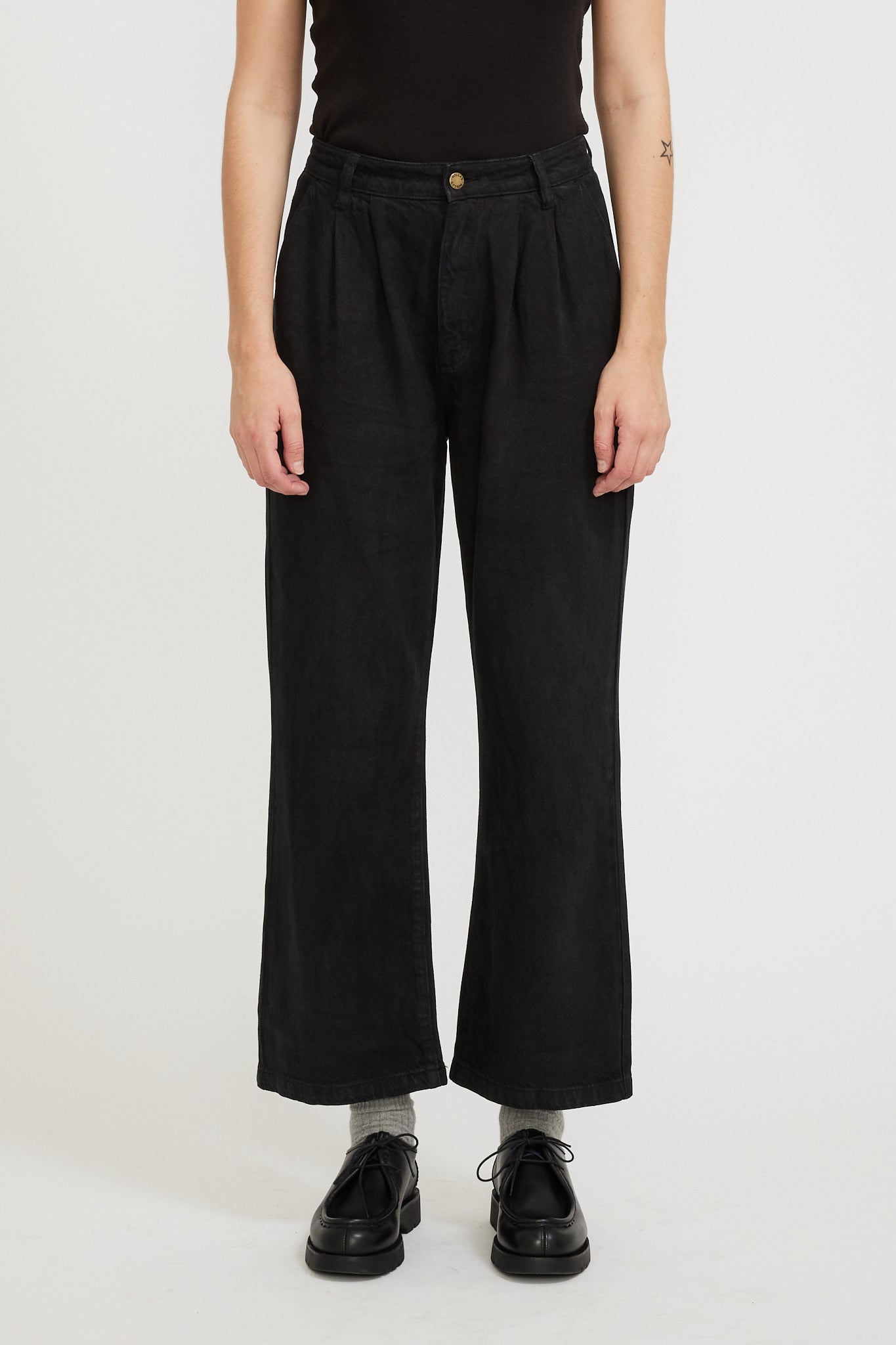 Rollas | Chloe Pleat Pant Lyocell Jet Black | Maplestore