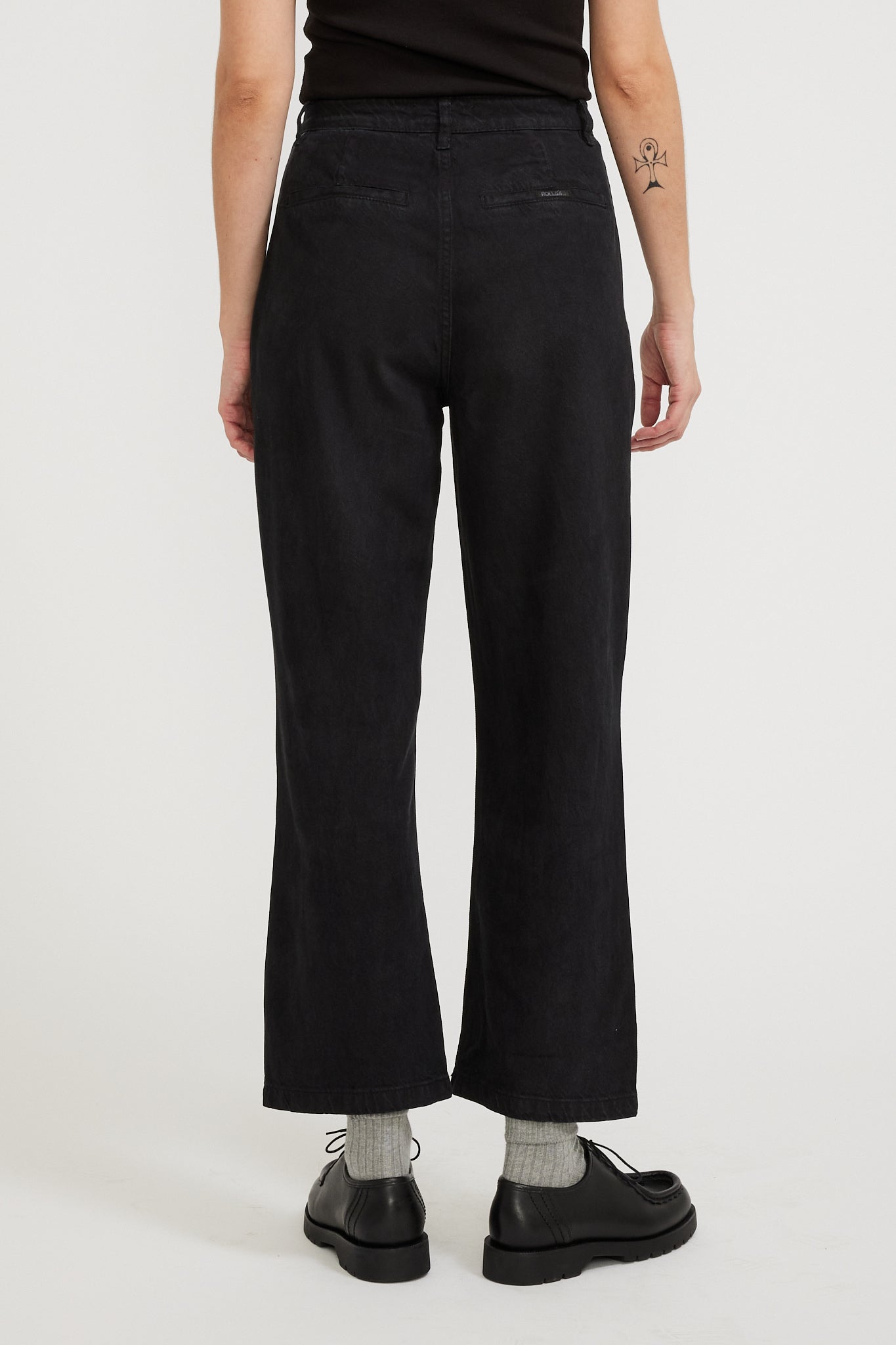 Rollas | Chloe Pleat Pant Lyocell Jet Black | Maplestore