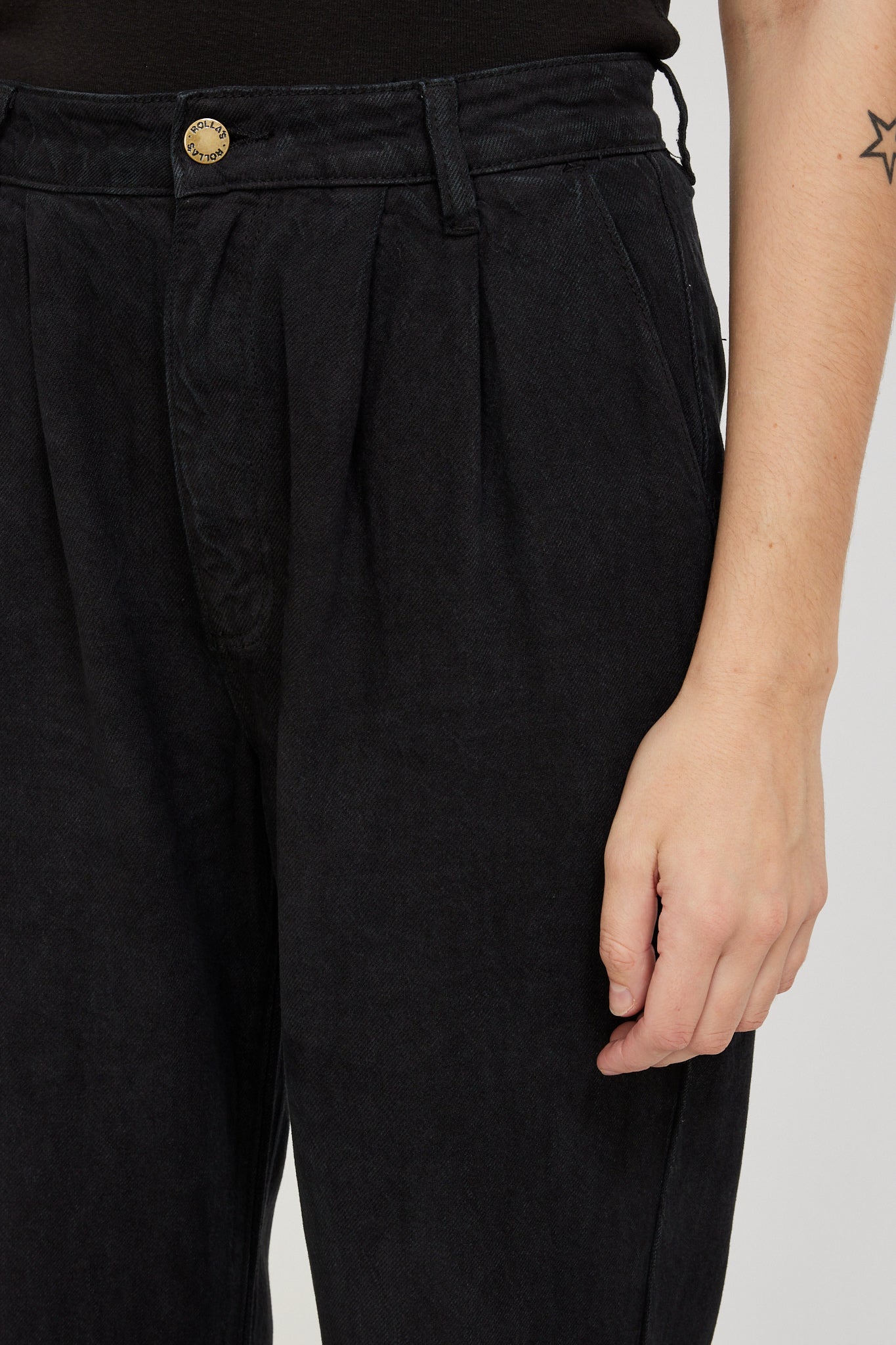 Rollas | Chloe Pleat Pant Lyocell Jet Black | Maplestore