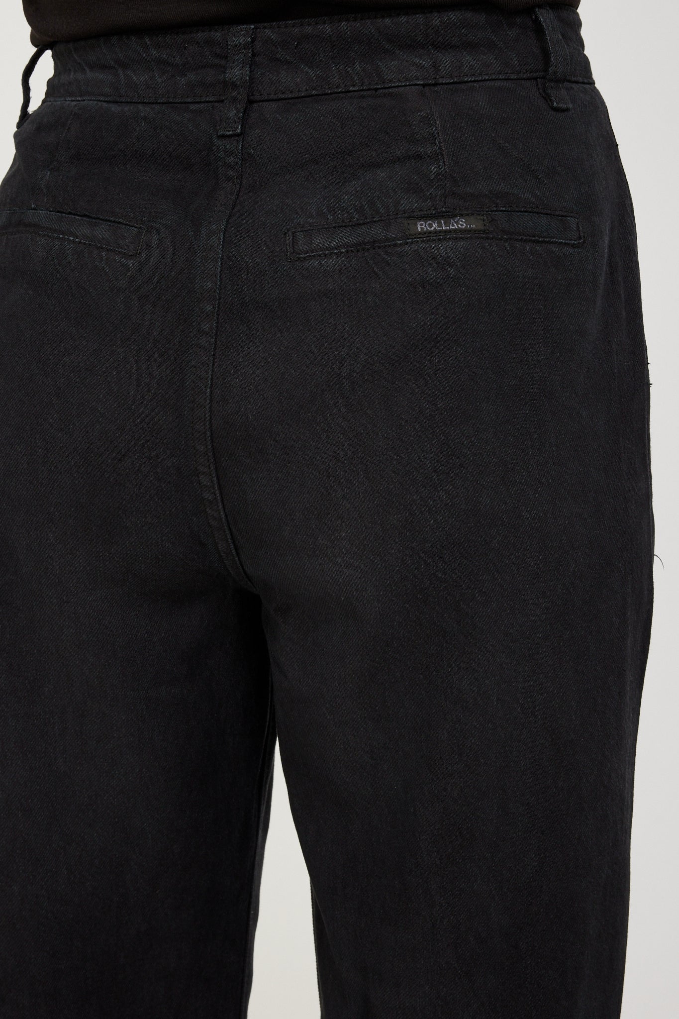 Rollas | Chloe Pleat Pant Lyocell Jet Black | Maplestore
