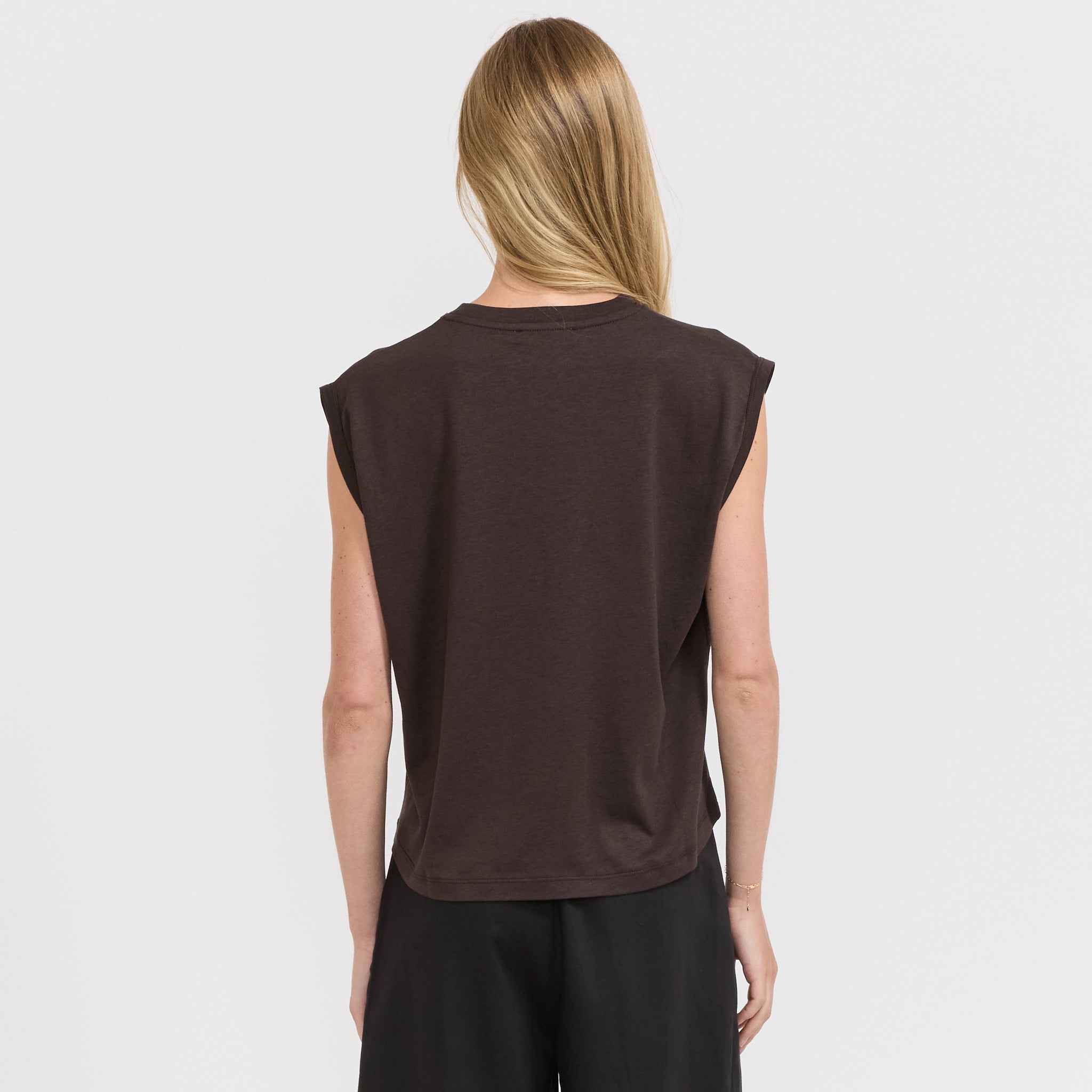 Sessun | Deedo Sleeveless T-Shirt Espresso | Maplestore