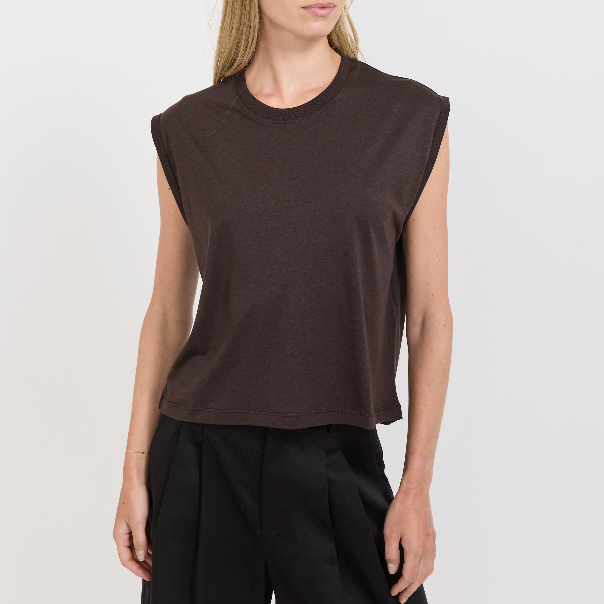 Sessun | Deedo Sleeveless T-Shirt Espresso | Maplestore