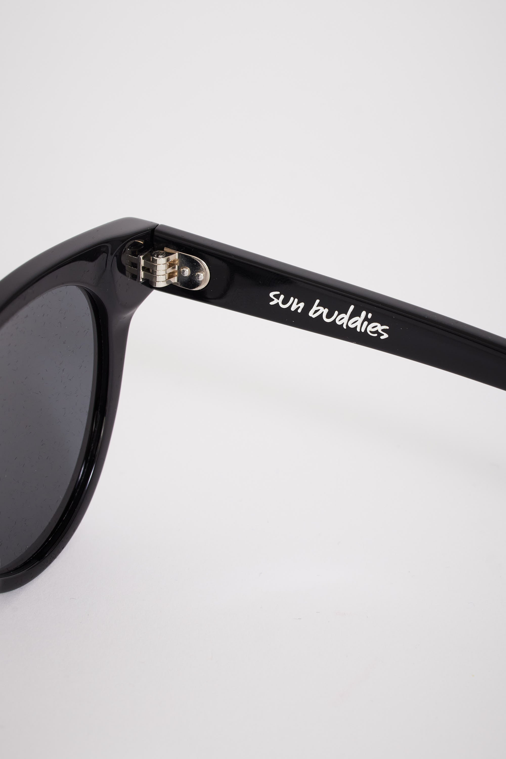 Sun Buddies | Akira Sunglasses Black | Maplestore