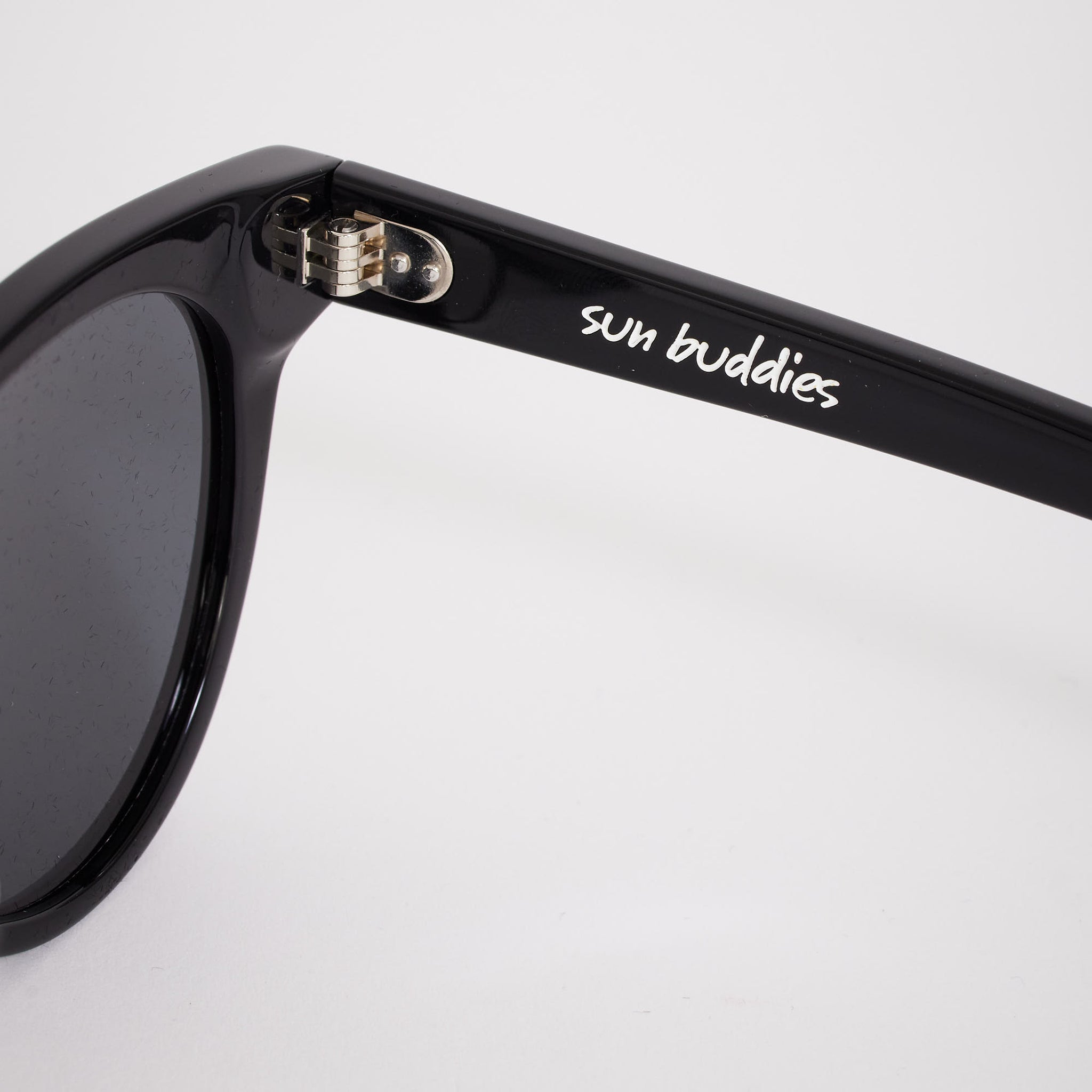 Akira Sunglasses Black