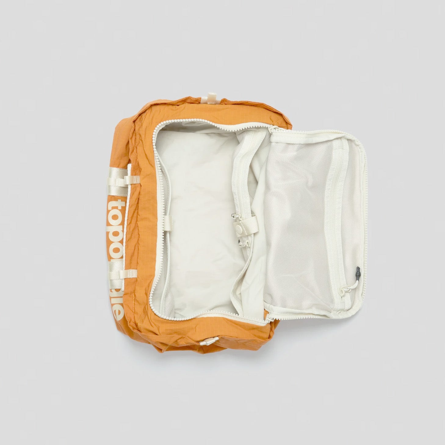 Topologie | Summit Duffle Small Burn Orange | Maplestore