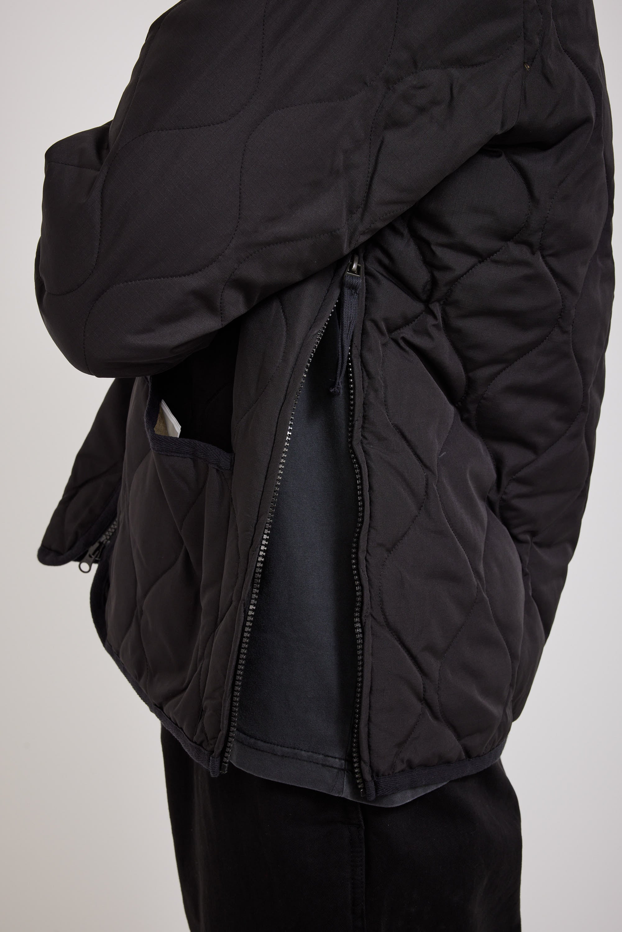 Taion | Military Zip V Neck Down Jacket Black | Maplestore