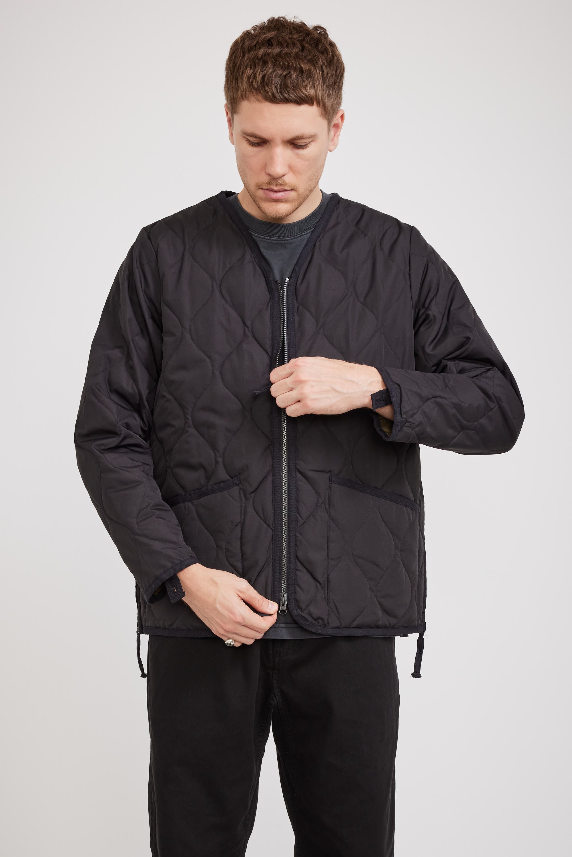 Taion | Military Zip V Neck Down Jacket Black | Maplestore