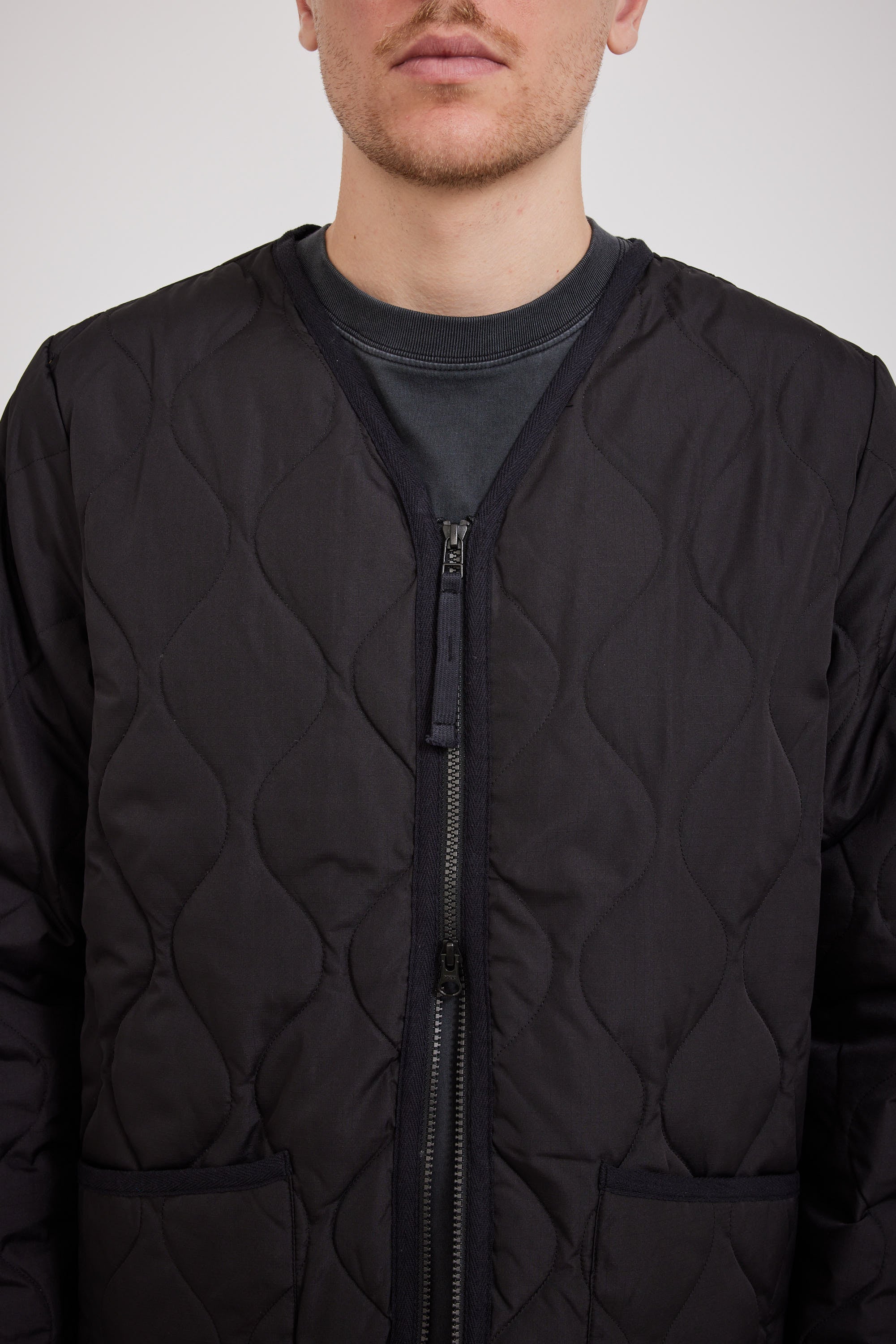 Taion | Military Zip V Neck Down Jacket Black | Maplestore