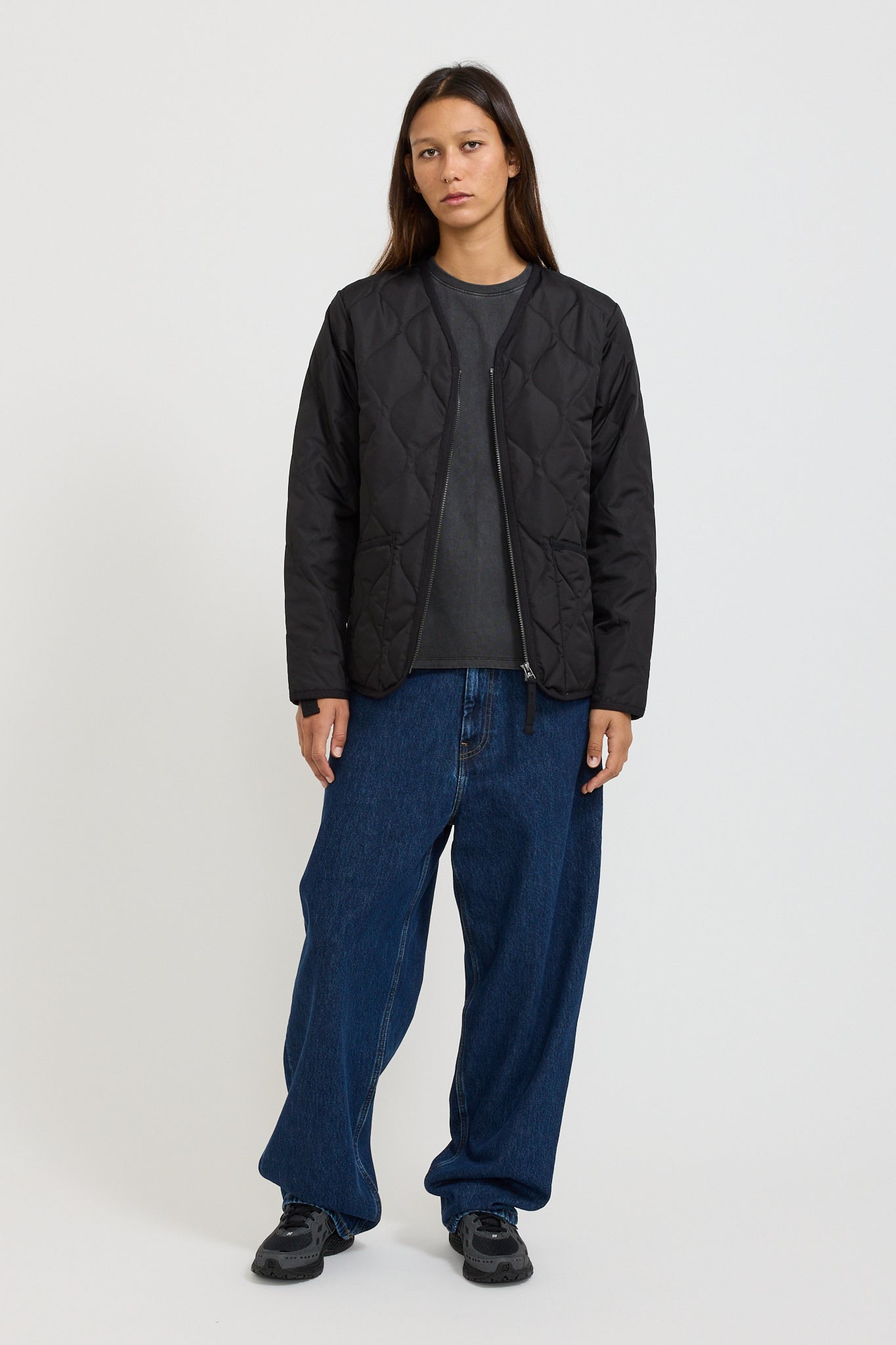 Taion | Women's Military Zip V Neck Down Jacket Black | Maplestore