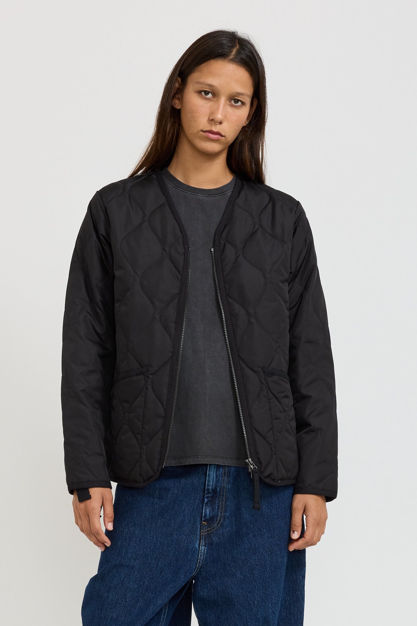 Taion | Women's Military Zip V Neck Down Jacket Black | Maplestore