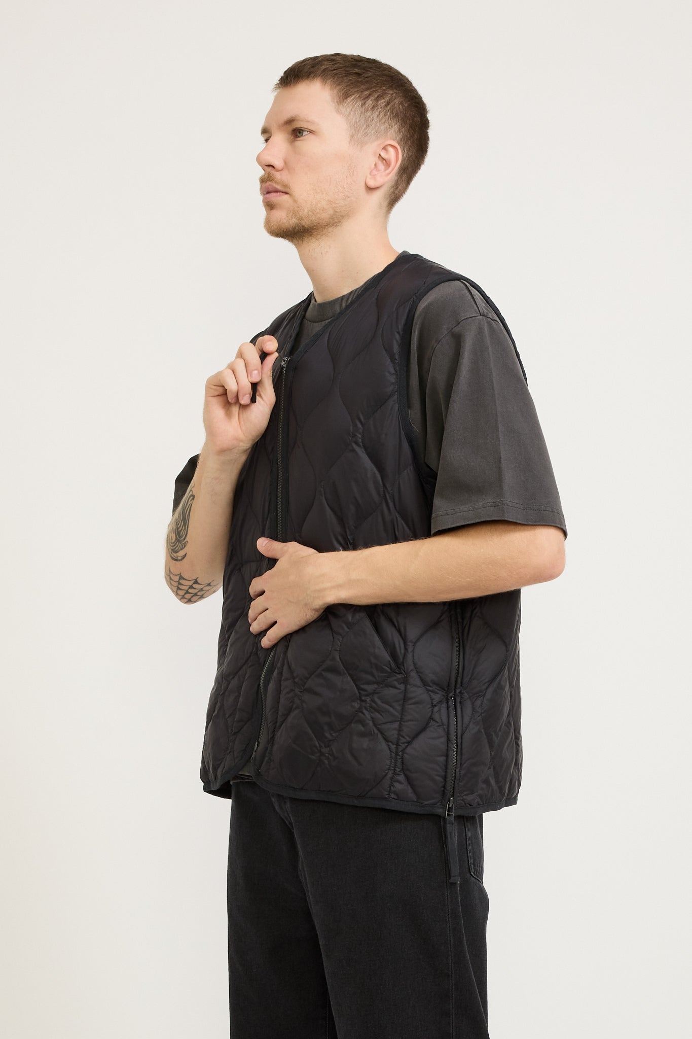 Taion | Military Zip V Neck Soft Shell Down Vest Black | Maplestore